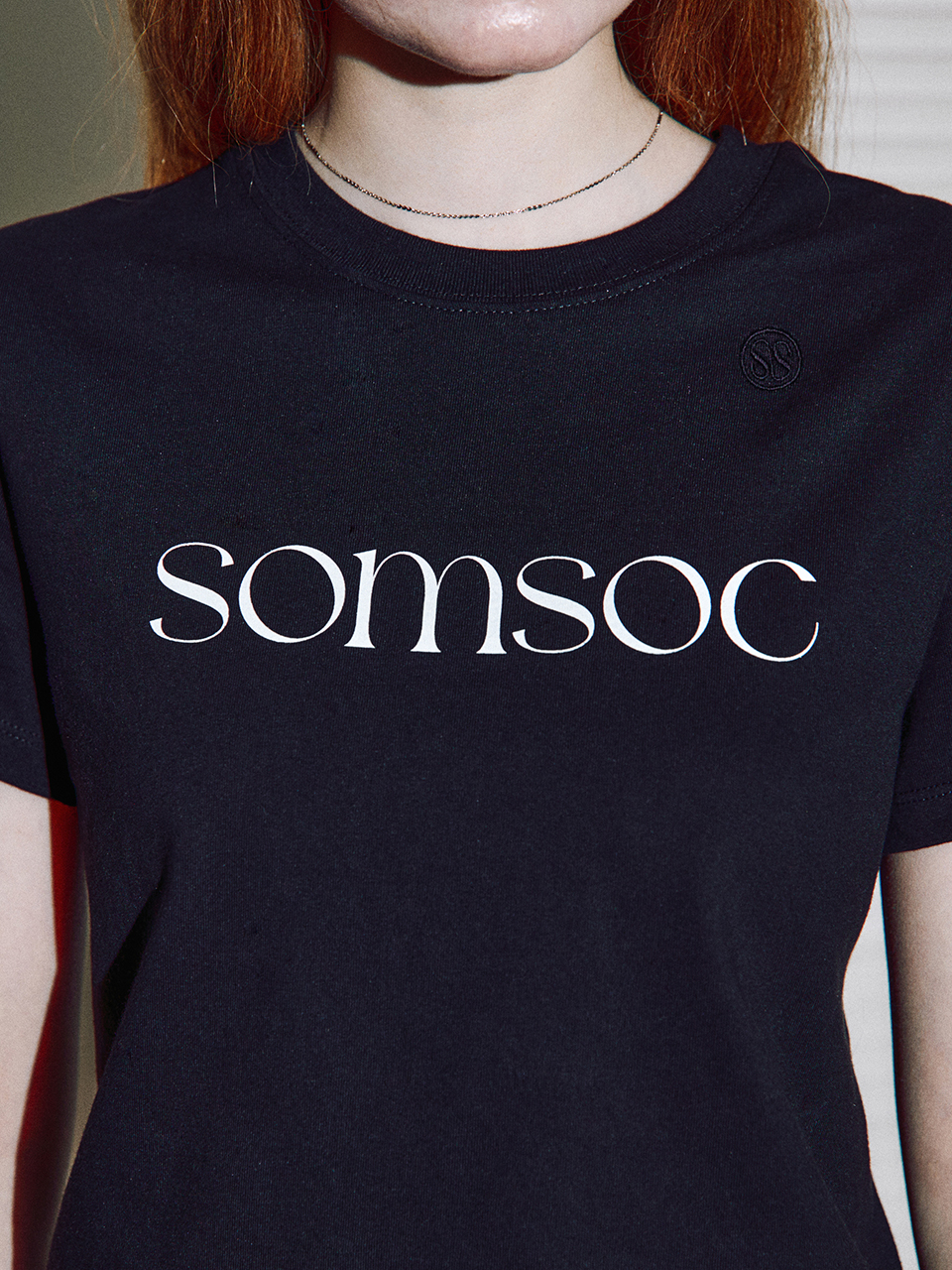 韓国注目ブランド★[SOMSOC] SOMSOC LOGO CROP TOP SOMSOC LOGO CROP TOP_BLACK - 감도 깊은 취향 셀렉트샵 29CM