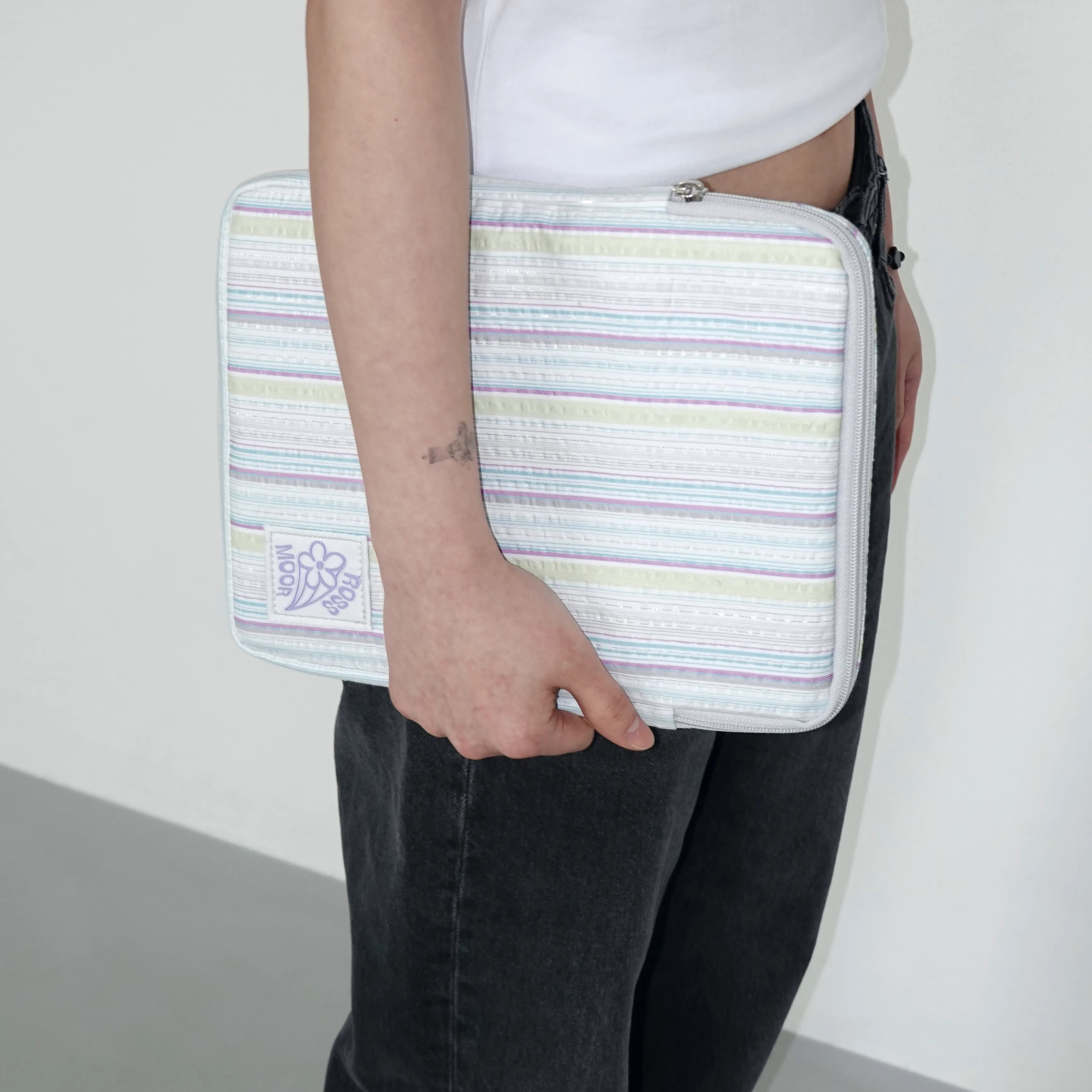 OLA☆韓国☆MELLOW STRAP iPad＆PC POUCH 11/13インチ 全3色 OLA] Mellow iPAD Pouch 13inch - 감도 깊은 취향 셀렉트샵 29CM