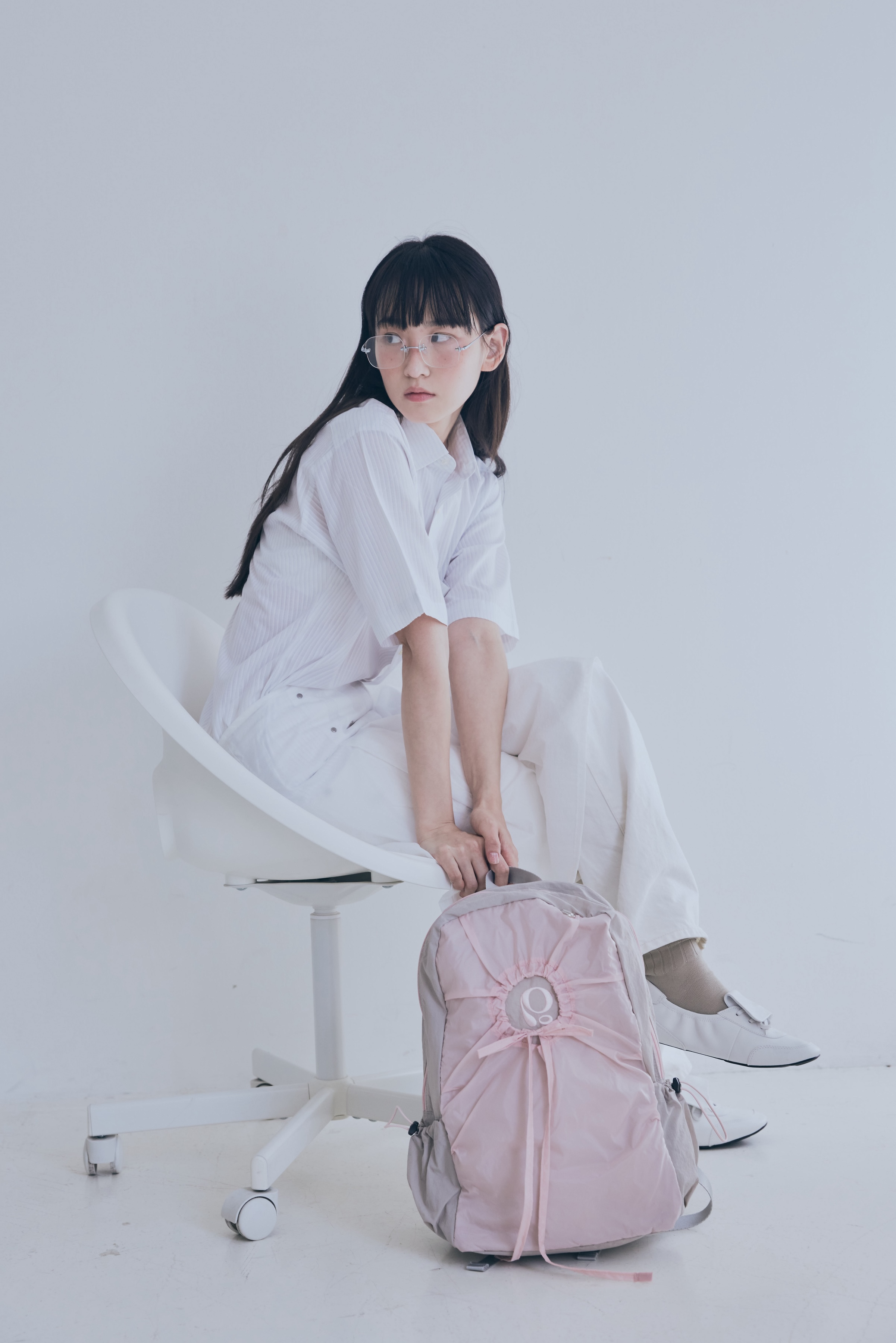 hole string PO backpack (pink gray) - 감도 깊은 취향 셀렉트