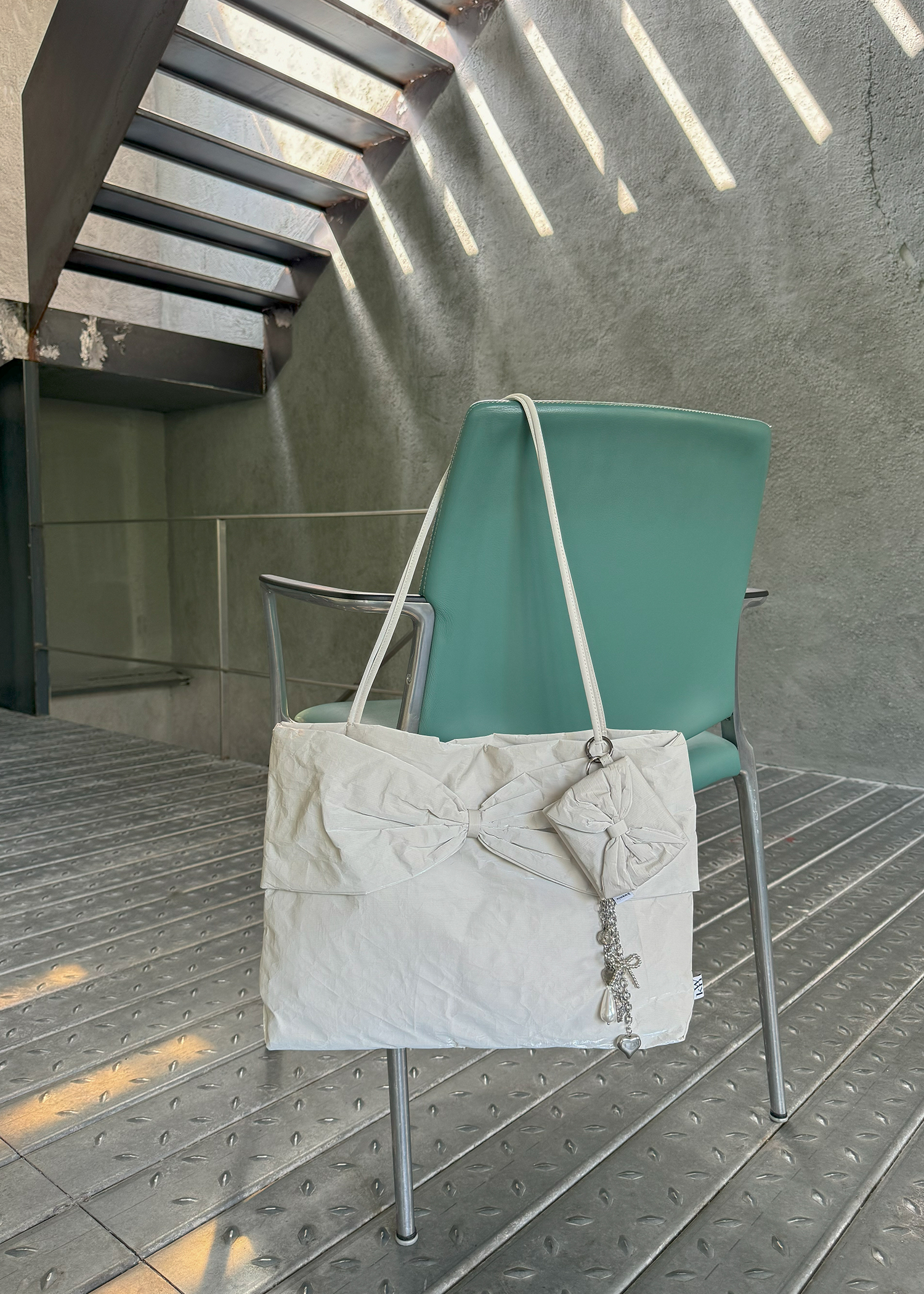 Tiny Silver Bow and Pearl - 감도 깊은 취향 셀렉트샵 29CM