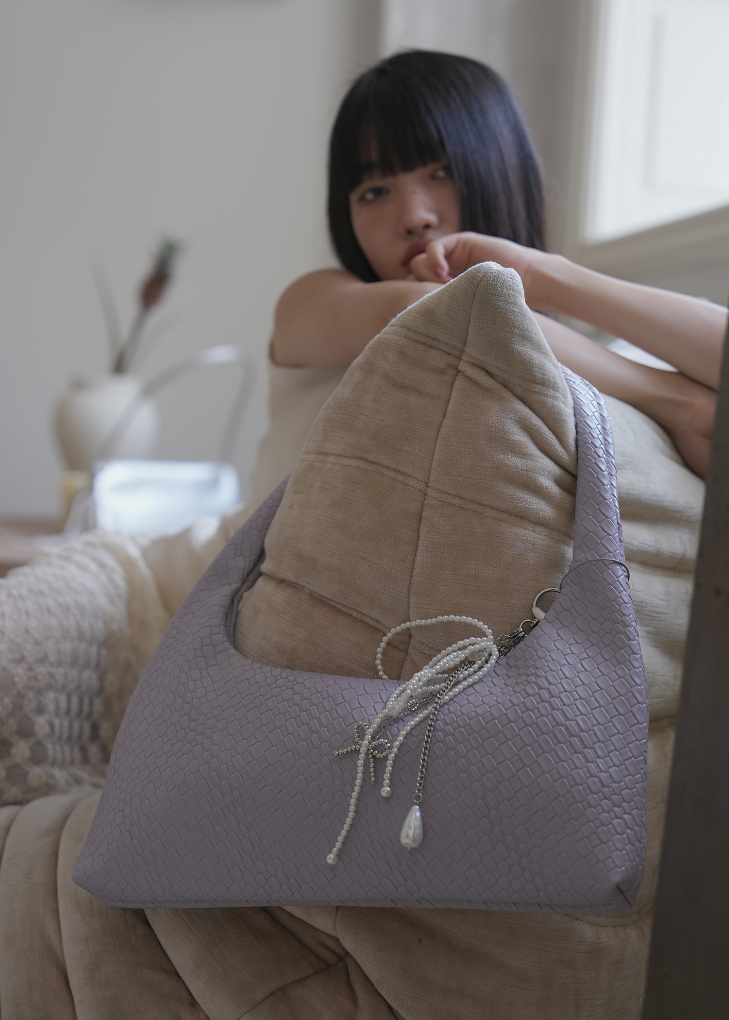【KWANI】Tiny Silver Bow and Pearl☆愛らしいスタイル☆ Tiny Silver Bow and Pearl - 감도 깊은 취향 셀렉트샵 29CM