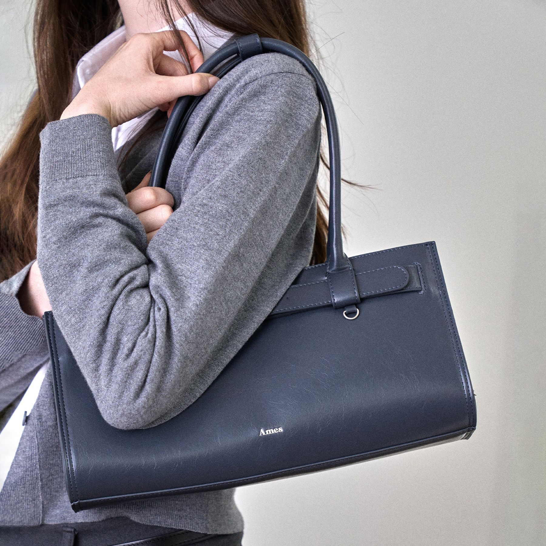 ★AMES-WORLDWIDE★BELTED TRAPEZ SHOULDER BAG NAVY★正規品 ☆AMES-WORLDWIDE☆BELTED TRAPEZ SHOULDER BAG NAVY☆正規品