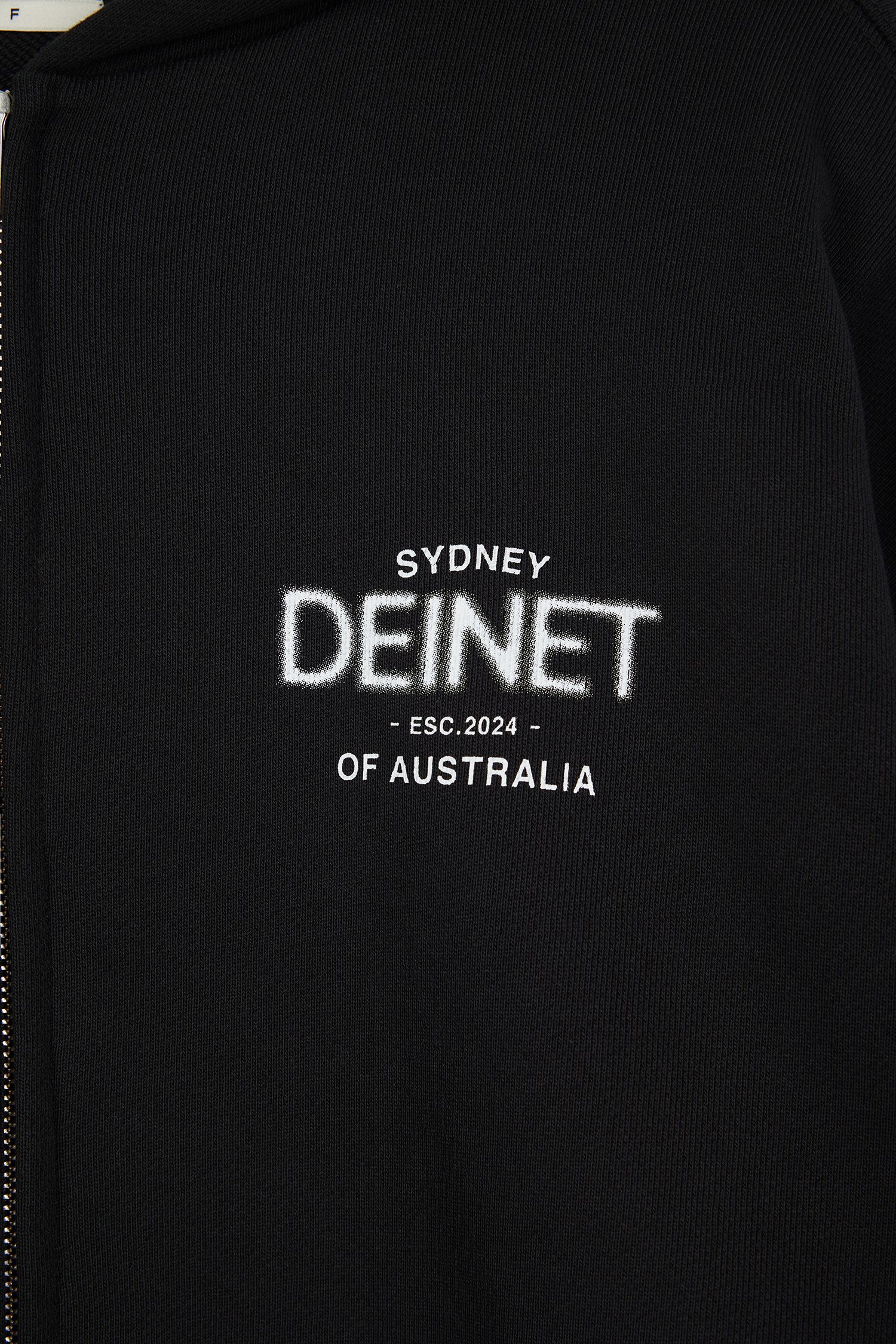 LOST IN SYDNEY ZIP-UP HOODIE IN BLACK - 감도 깊은 취향