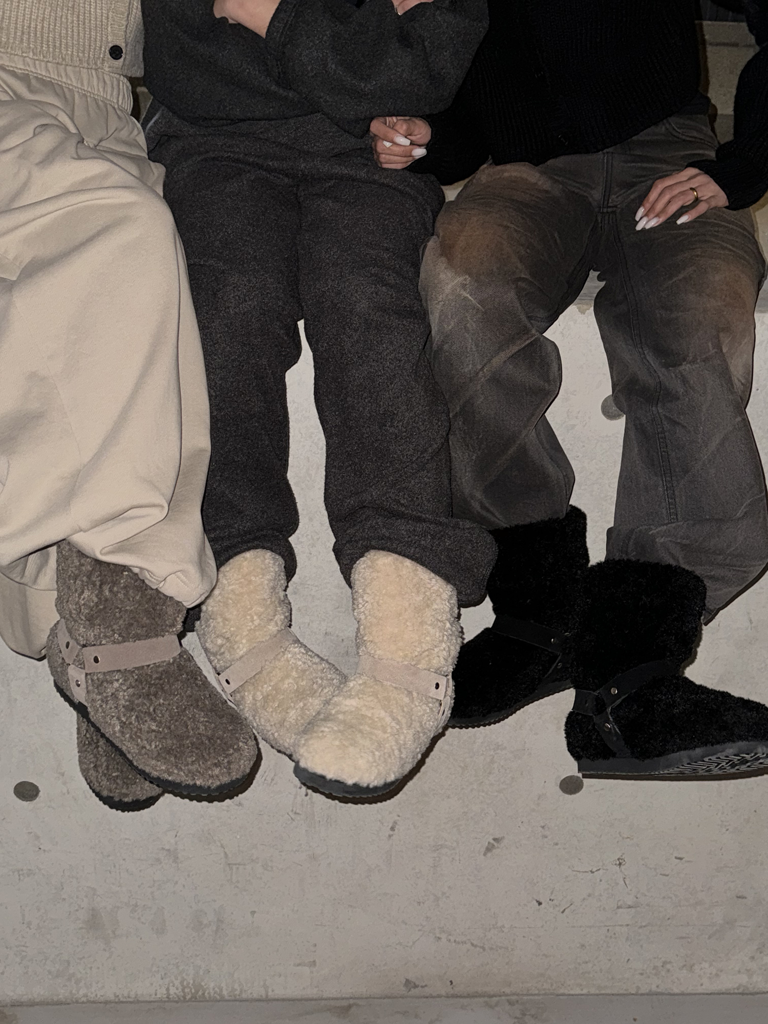 POM POM FUR BOOTS IN BLACK - 감도 깊은 취향 셀렉트샵 29CM