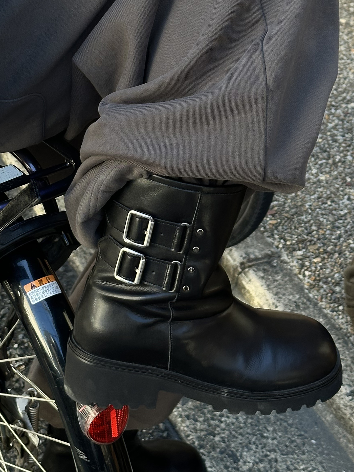 ショートブーツ・ブーティ DEINET TEDDY BEAR BUCKLE BOOTS IN BLACK TEDDY BEAR BUCKLE BOOTS IN LEATHER BLACK - 감도 깊은 취향