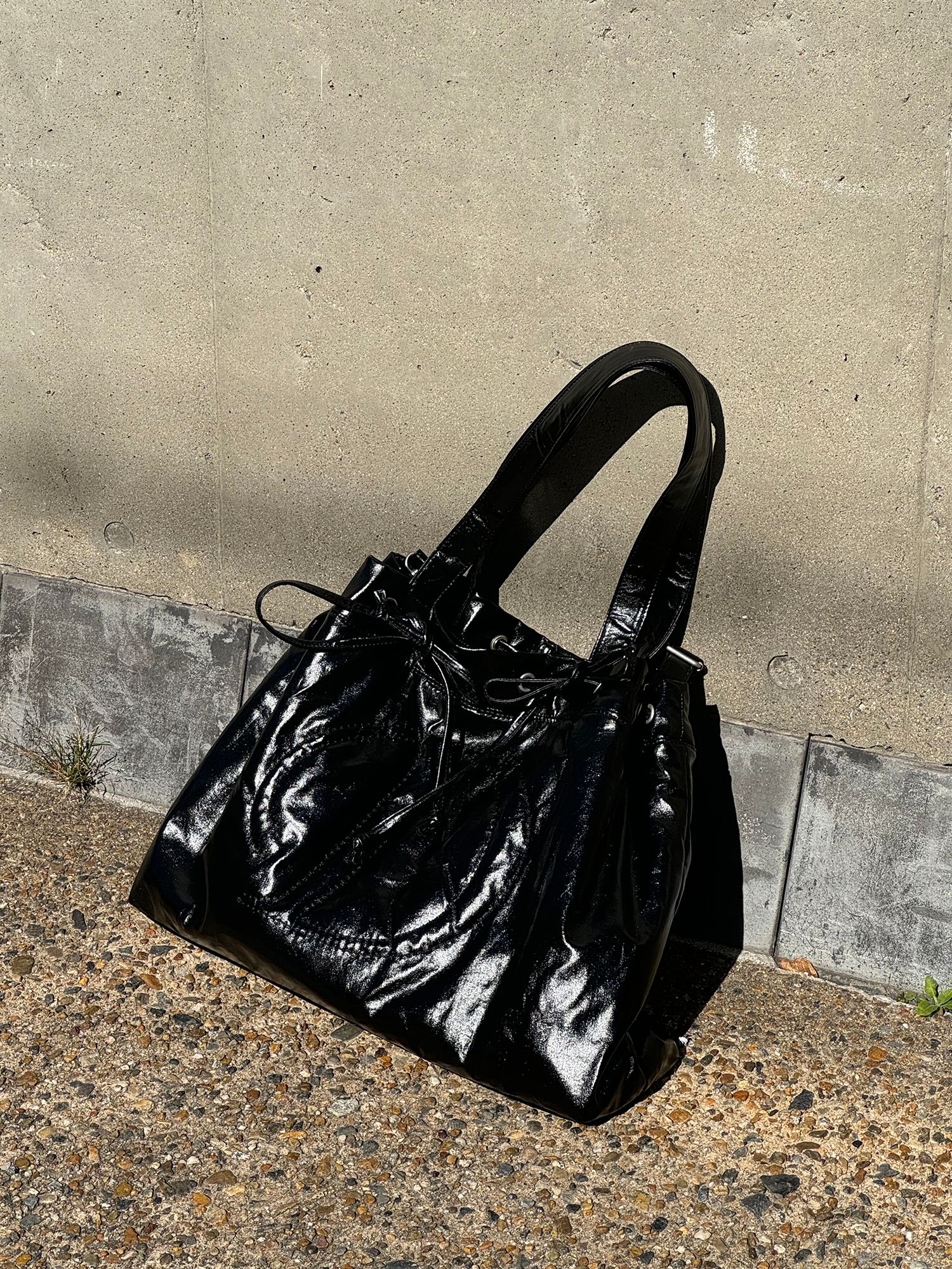 [DEINET] D STITCH PADDING BAG ★すぐ品切れ★ D STITCH PADDING BAG IN BLACK - 감도 깊은 취향 셀렉트샵 29CM