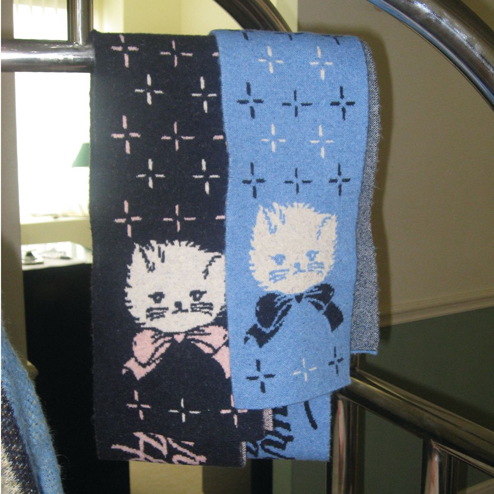 RRxNAON] FURRY CAT MUFFLER BLUE - 감도 깊은 취향 셀렉트샵 29CM