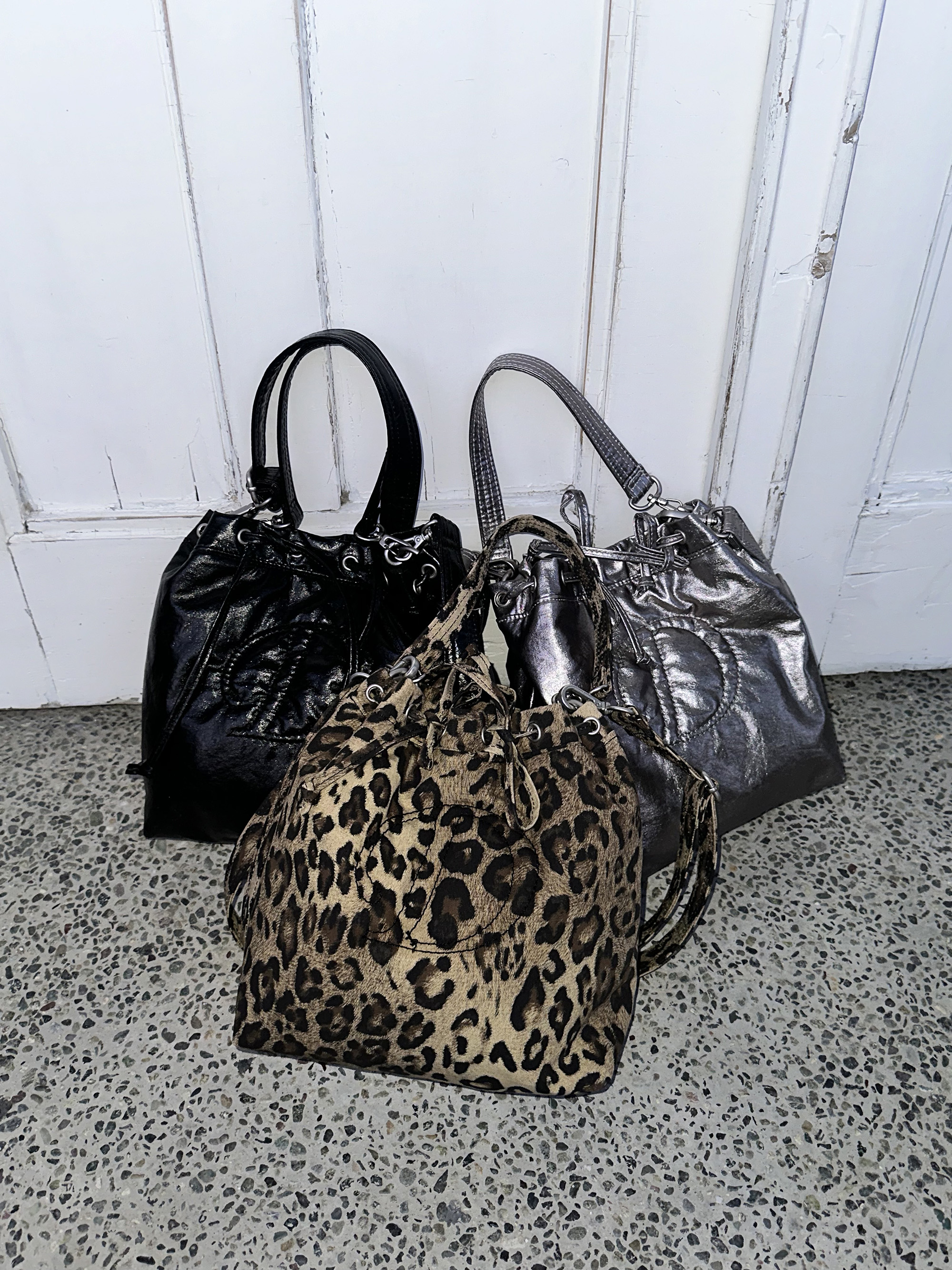 ★韓国人気★ 【DEINET】 D STITCH PADDING BAG IN LEOPARD D STITCH PADDING MINI BAG IN LEOPARD - 감도 깊은 취향 셀렉트