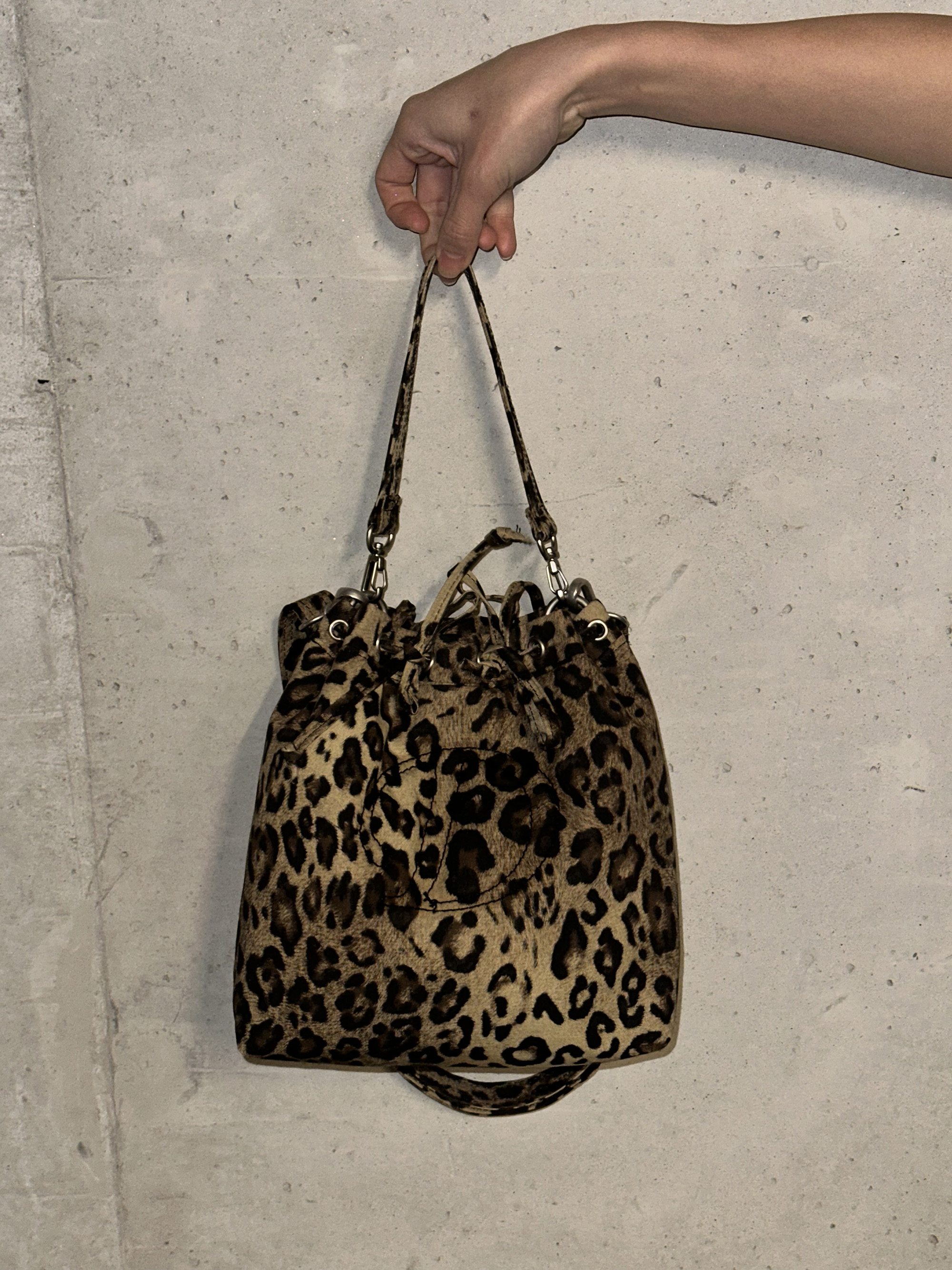 ★韓国人気★ 【DEINET】 D STITCH PADDING BAG IN LEOPARD D STITCH PADDING MINI BAG IN LEOPARD - 감도 깊은 취향 셀렉트