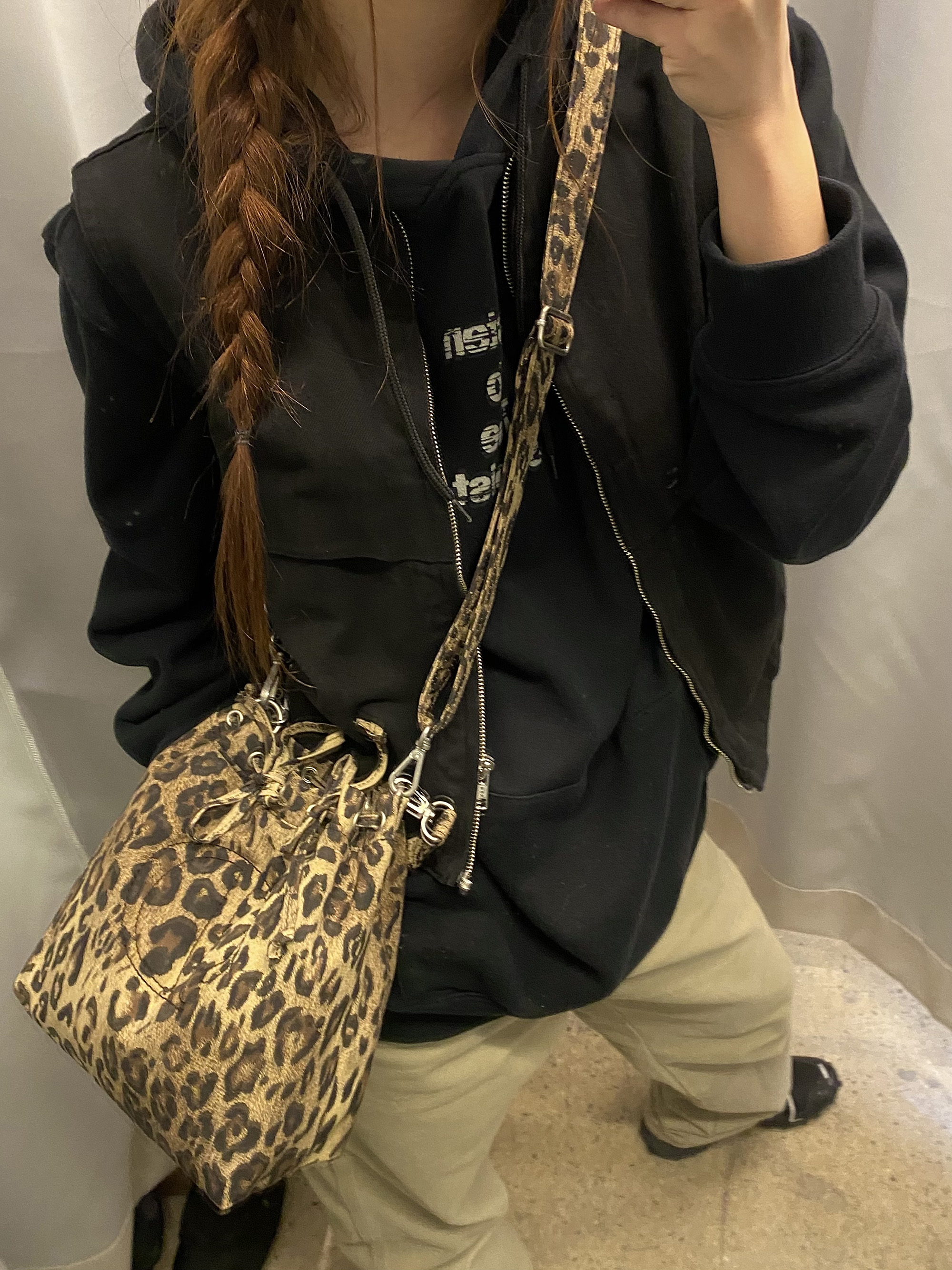 ★韓国人気★ 【DEINET】 D STITCH PADDING BAG IN LEOPARD D STITCH PADDING BAG IN LEOPARD - DEINET