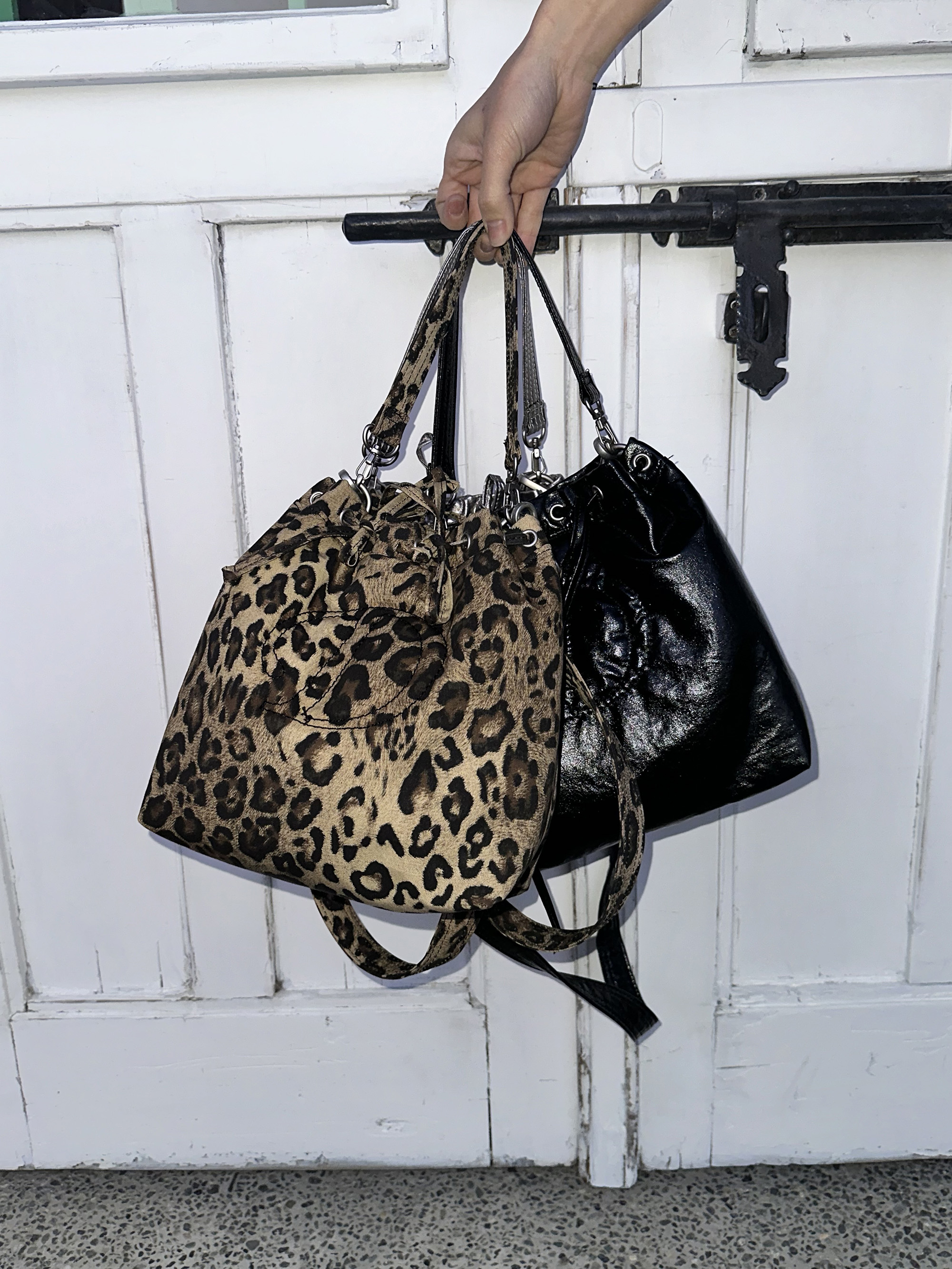 ★韓国人気★ 【DEINET】 D STITCH PADDING BAG IN LEOPARD D STITCH PADDING MINI BAG IN LEOPARD - 감도 깊은 취향 셀렉트