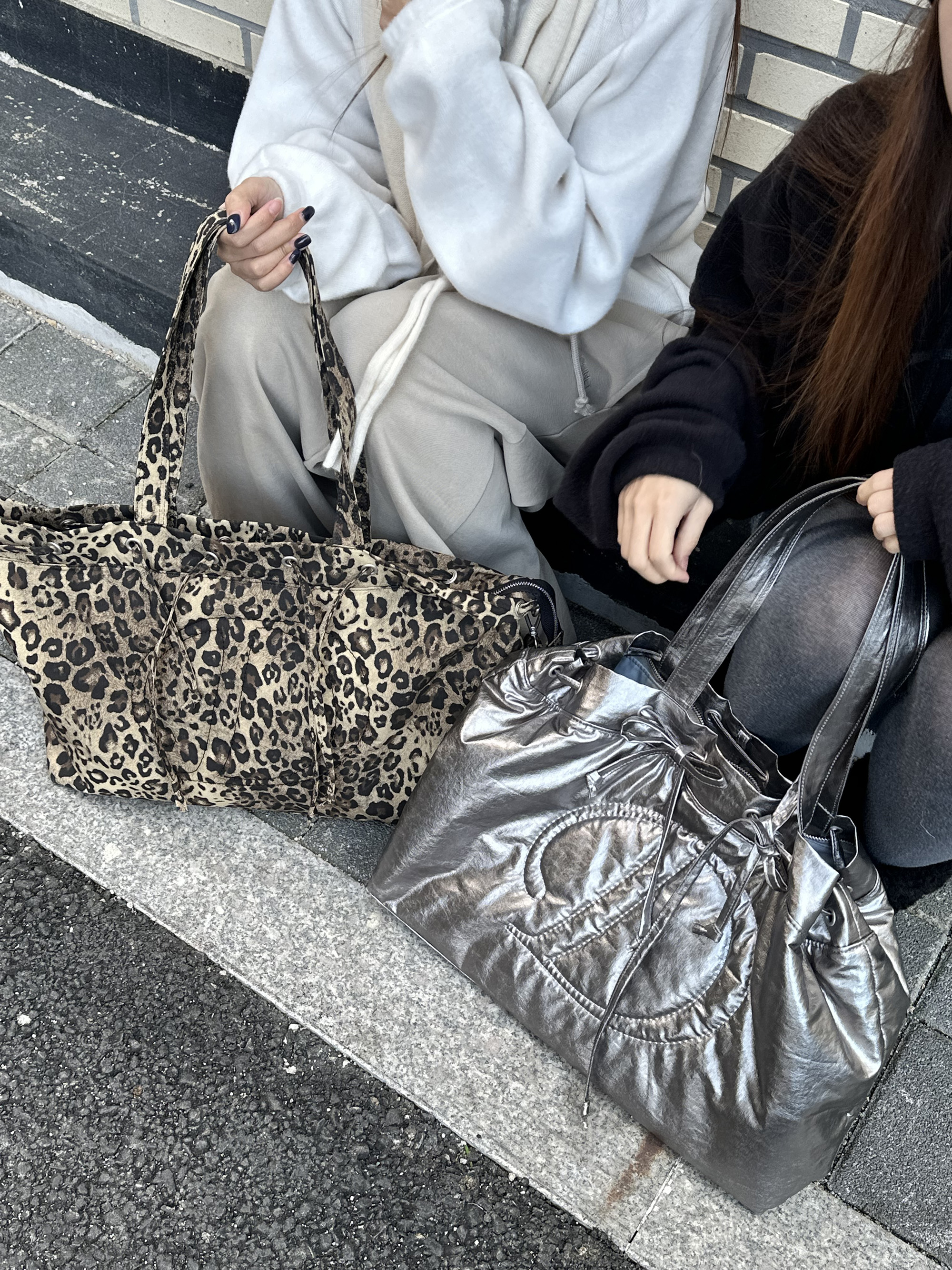 ★韓国人気★ 【DEINET】 D STITCH PADDING BAG IN LEOPARD D STITCH PADDING MINI BAG IN LEOPARD - 감도 깊은 취향 셀렉트