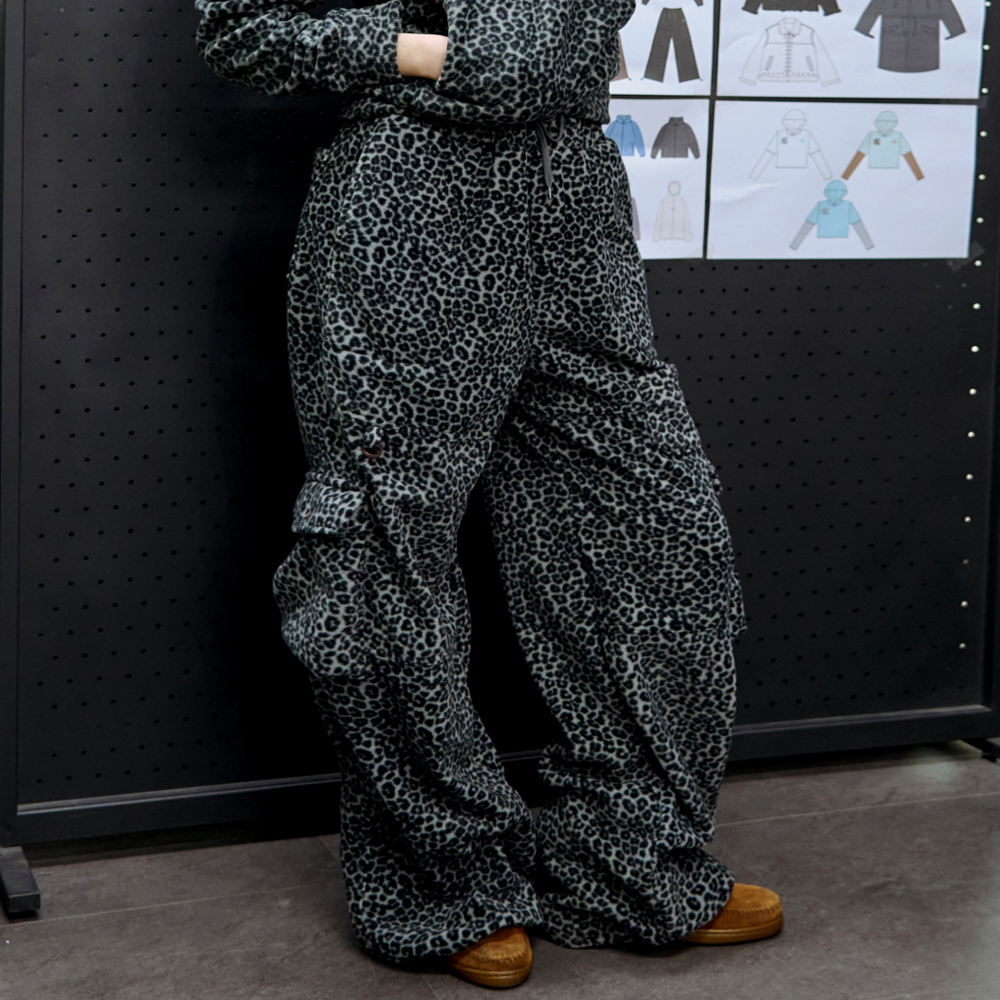 FLEECE BANDING CARGO PANTS [GREY LEOPARD] - 감도 깊은 취향