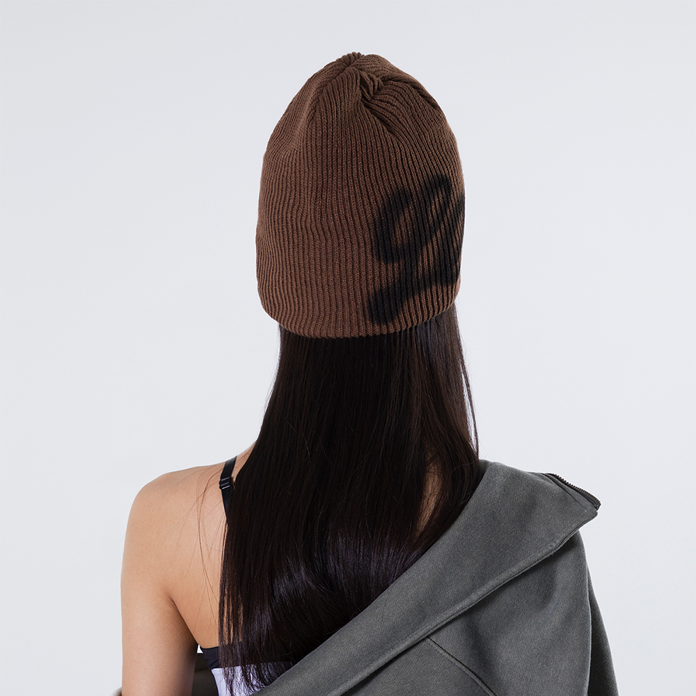 LOGO SPRAYED BEANIE BROWN - 감도 깊은 취향 셀렉트샵 29CM