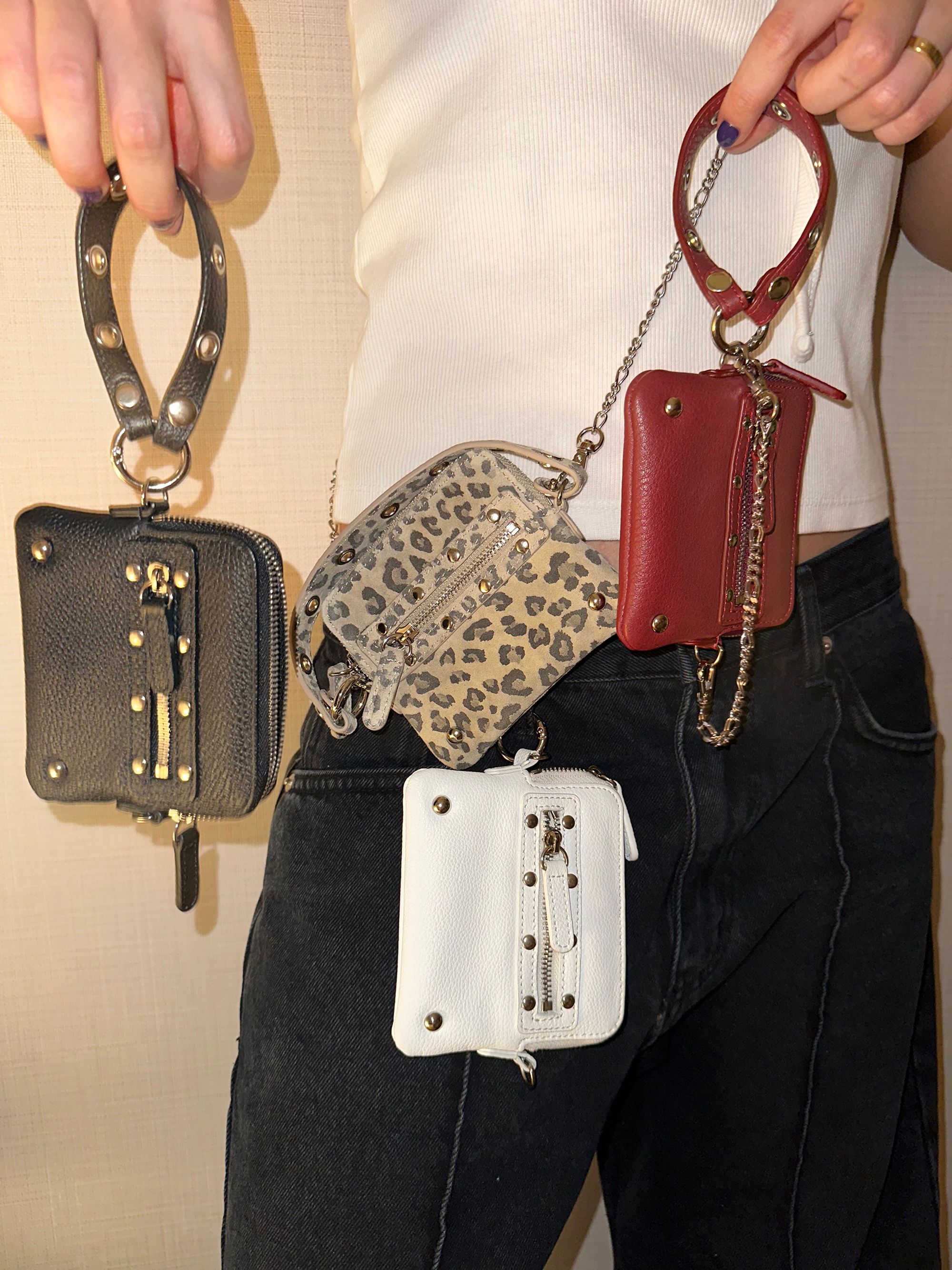 DEINET STUD CROSS CHAIN WALLET - 감도 깊은 취향 셀렉트샵 29CM
