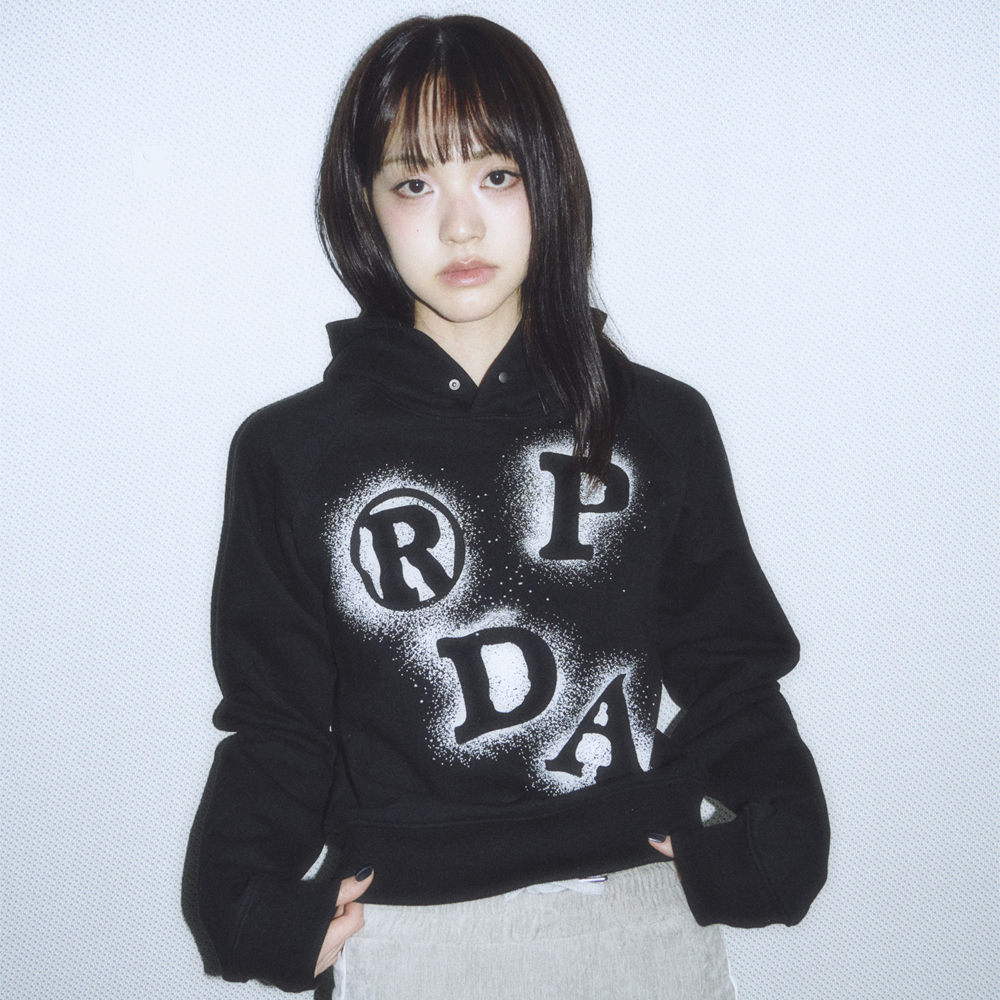 ★ PRENDA★ PRDA BIG PATCH SPRAY HOODIE PBLUE PRTVSSHD09WB1 PRDA BIG PATCH SPRAY HOODIE BLACK - 감도 깊은 취향 셀렉트샵 29CM