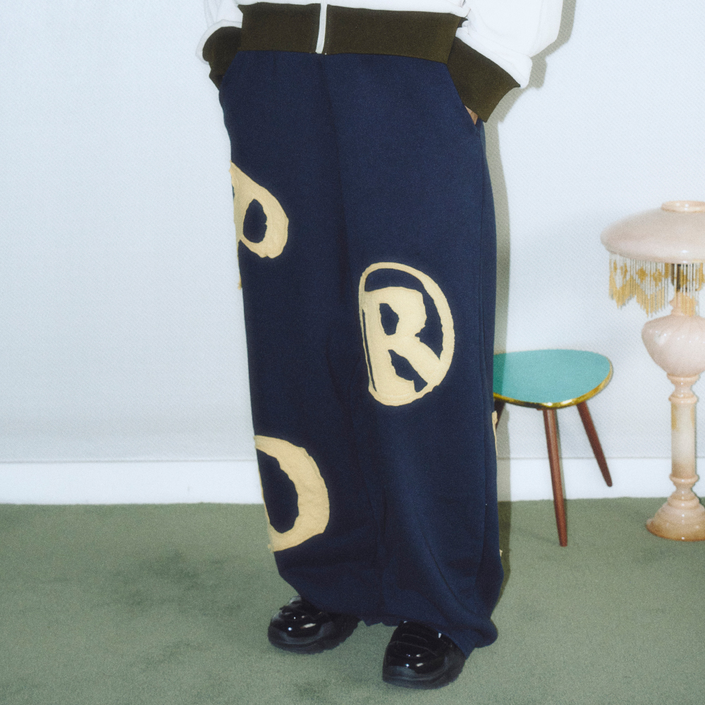★ PRENDA★ PRDA BIG PATCH LOGO WIDE PANTS DARK CHARCOAL PR Prada logo-patch wide-leg Trousers | Black | FARFETCH