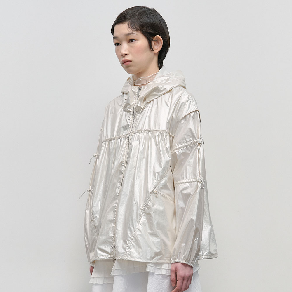 ◆typeservice◆ Glossy Shirring Hooded Windbreaker Ivory OST Glossy Shirring Hooded Windbreaker [Ivory] - 감도 깊은 취향