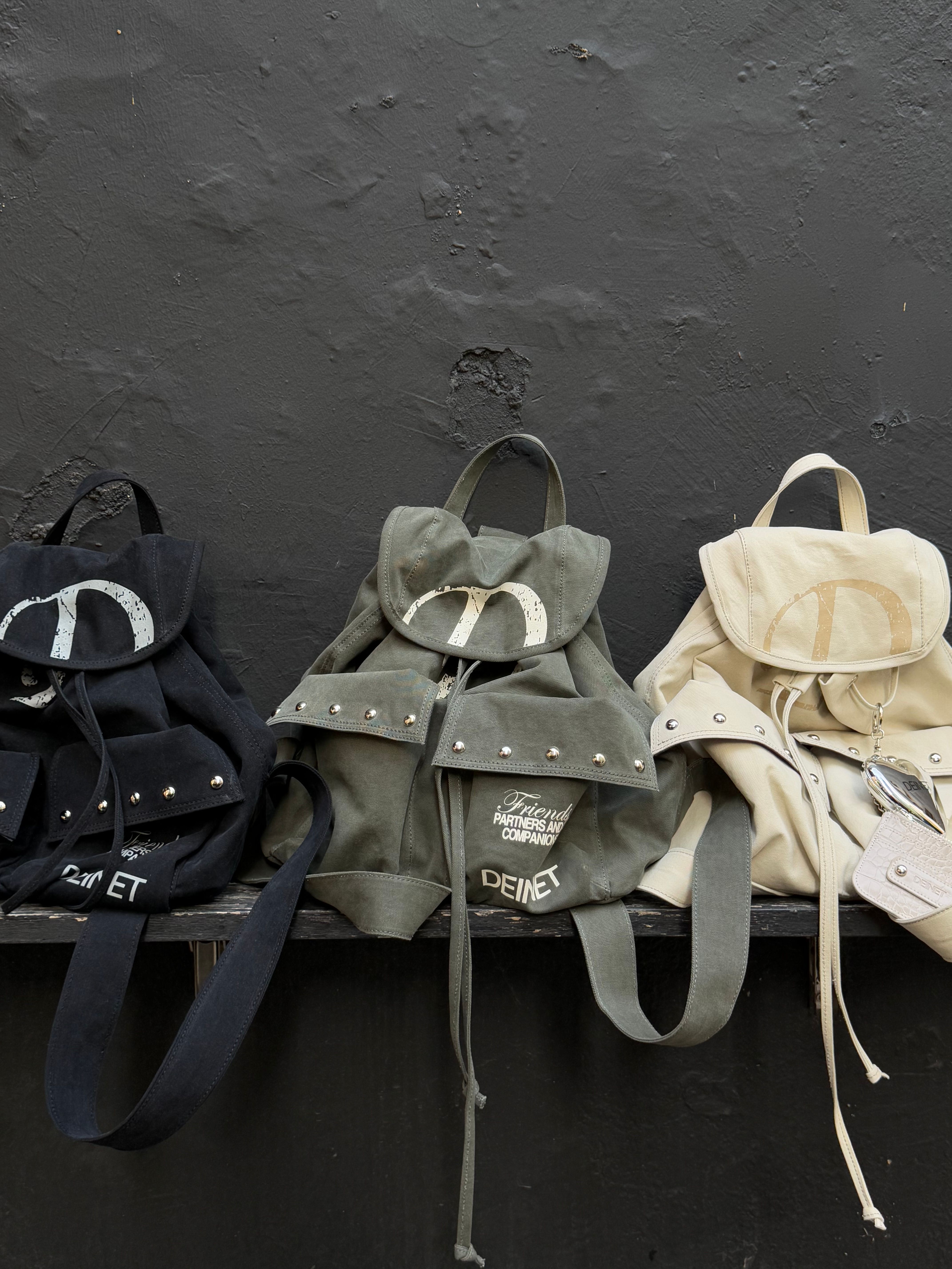 [DEINET] D & FRIENDS STUD POCKET BACKPACK 韓国人気ブランド DEINET] D & FRIENDS STUD POCKET BACKPACK 韓国人気ブランド