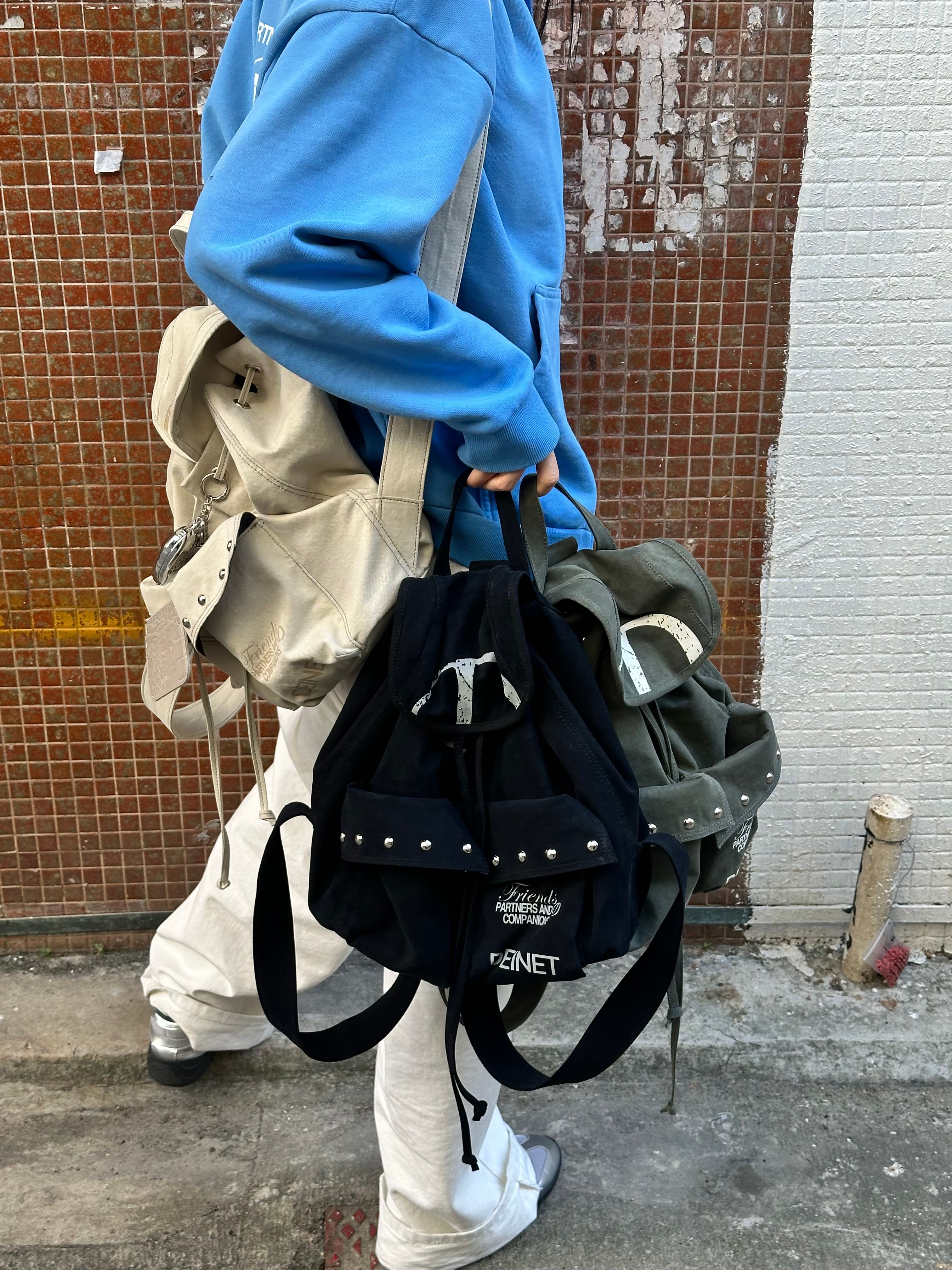 [DEINET] D & FRIENDS STUD POCKET BACKPACK 韓国人気ブランド DEINET] D & FRIENDS STUD POCKET BACKPACK 韓国人気ブランド
