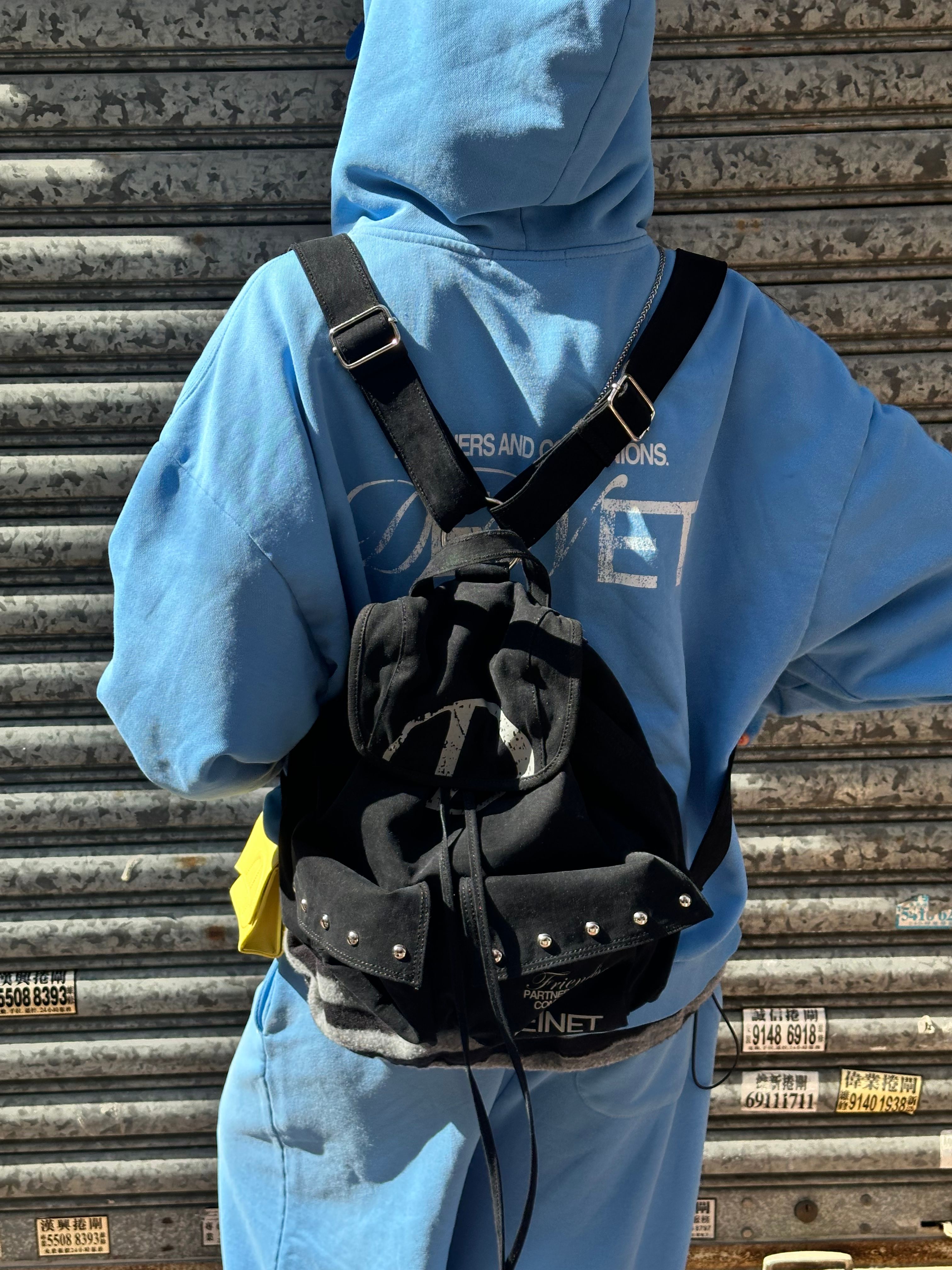 D & FRIENDS STUD POCKET BACKPACK IN BLACK - 감도 깊은 취향