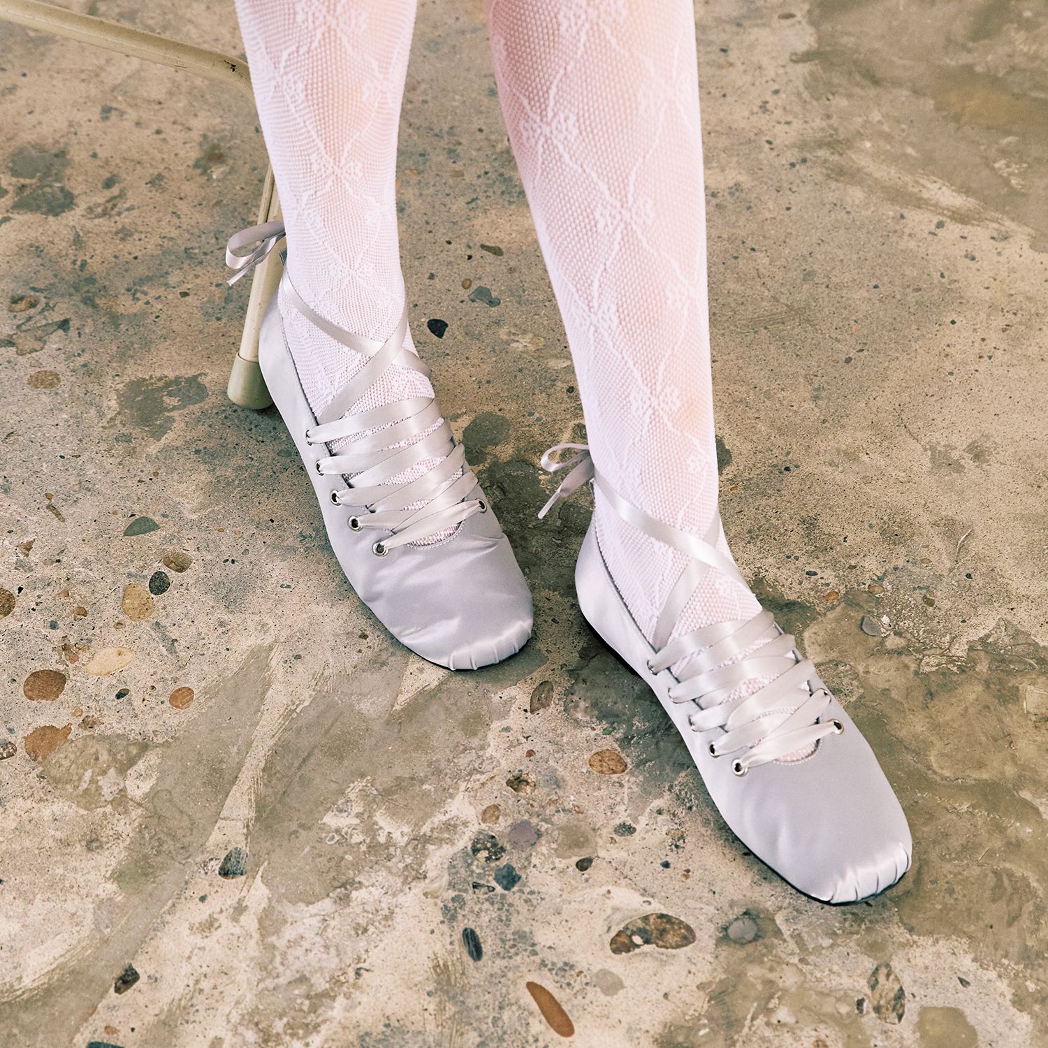 DOLPHIN LACE UP FLATS / SILVER - 감도 깊은 취향 셀렉트샵 29CM