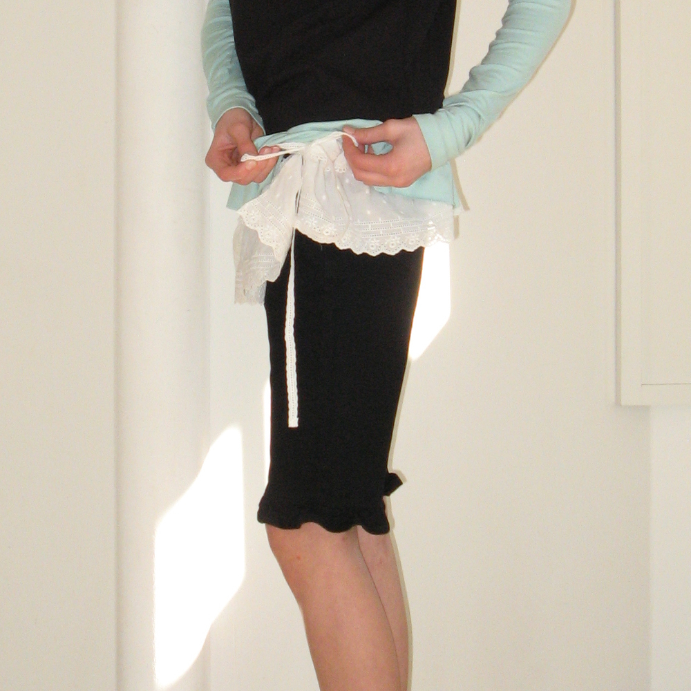 韓国商品/RONRON FRILL SHORT BIKER PANTS FRILL SHORT BIKER PANTS BLACK - RONRON 론론