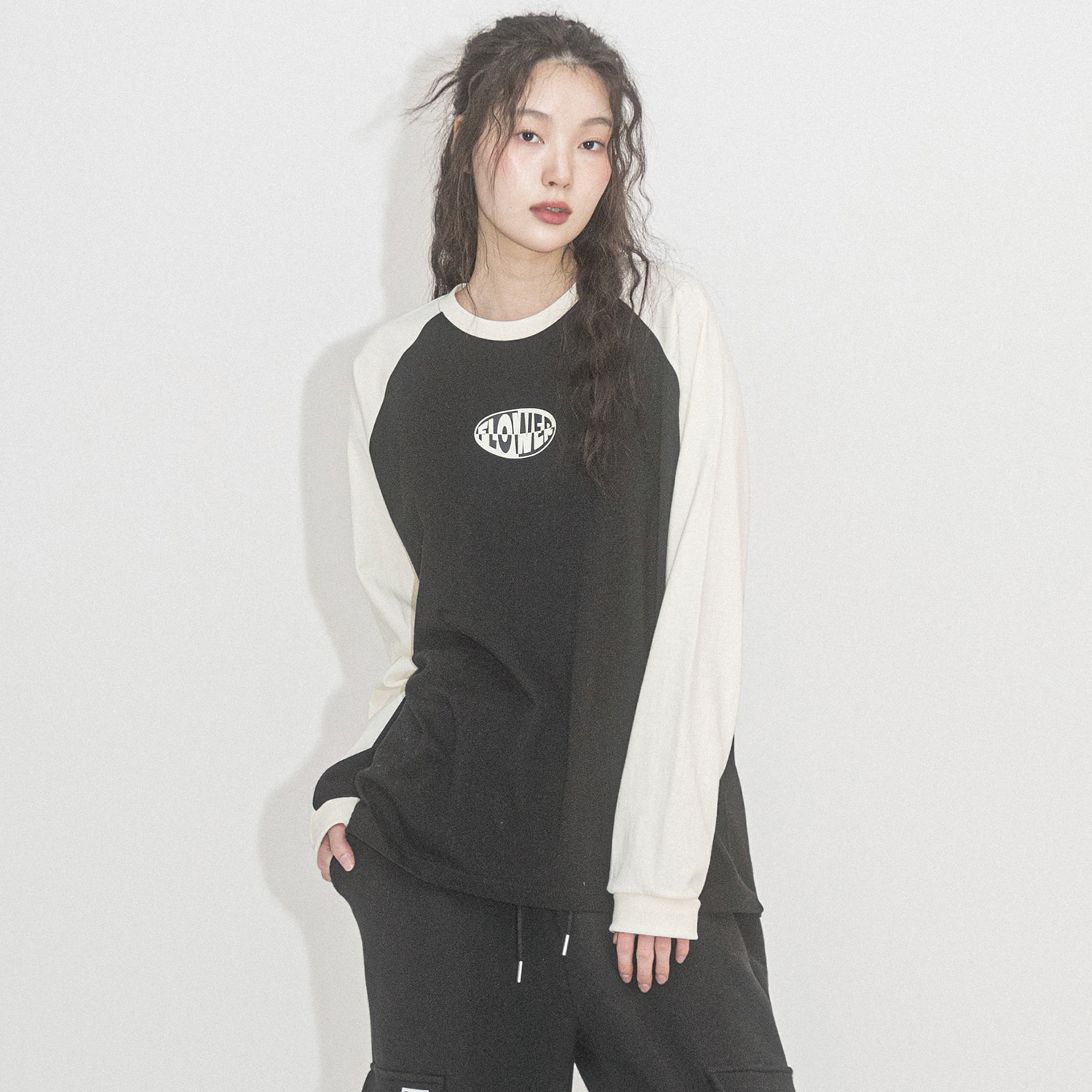 【YOUHEE】YOUHEE X LITTLE TWIN STAR HEART RAGLAN LONG SLEEVE YOUHEE X LITTLE TWIN STAR HEART RAGLAN LONG SLEEVE BLACK