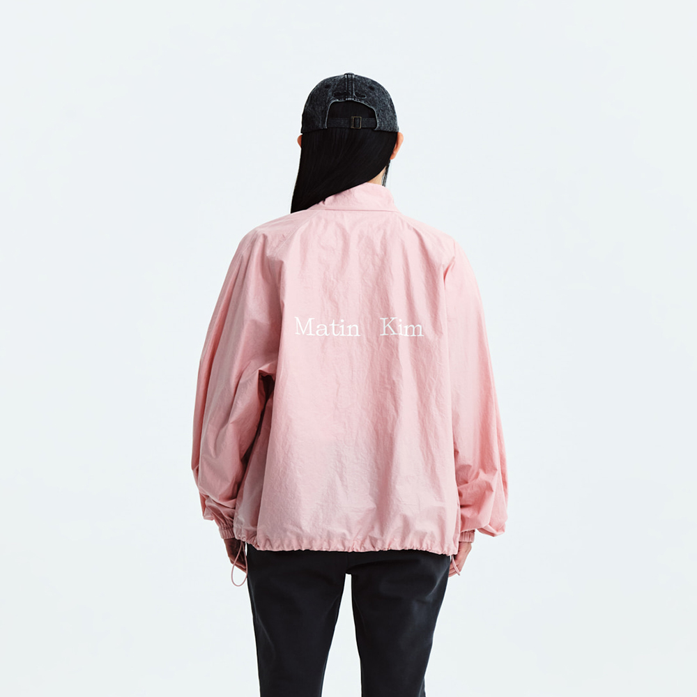 MATIN KIM LOGO COATING JUMPER IN PINK - 감도 깊은 취향