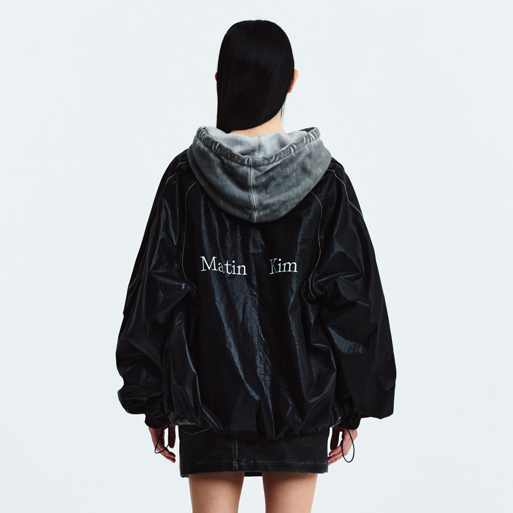 MATIN KIM LOGO COATING JUMPER IN BLACK - 감도 깊은 취향
