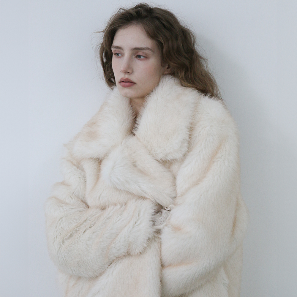 ★MOLLIOLLI★ GLORY SHORT crop fur jacket [white pepper] GLORY SHORT crop fur jacket [white pepper] - 감도 깊은 취향