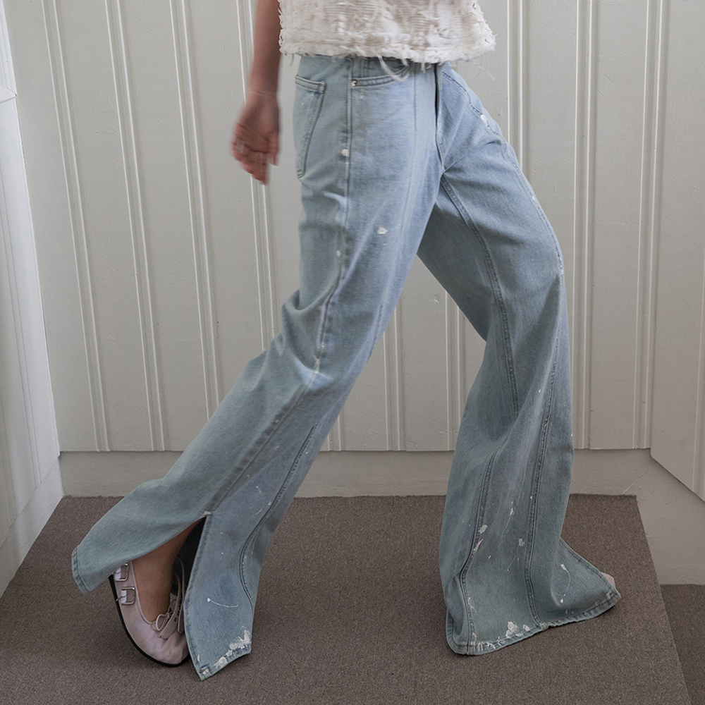 WASHED STUDDED FLOWER FLARED JEANS (LIGHT BLUE) - 감도 깊은