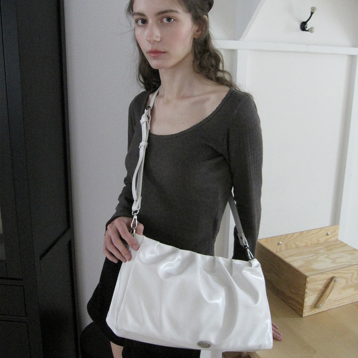 ★NlCK&NLCOLE★ CRYSTAL WAVE POINT MESSENGER BAG_SILVER 5184FRZ3MDL._AC_SY300_QL30_.jpg