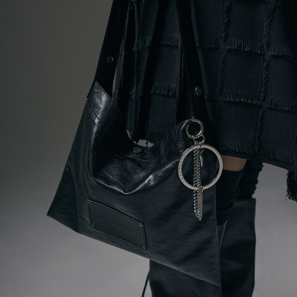 韓国商品/TREMINGBIRD Rivet Point Leather Square Mini Bag Rivet Point Leather Square Mini Bag [ Black ] - TREEMINGBIRD