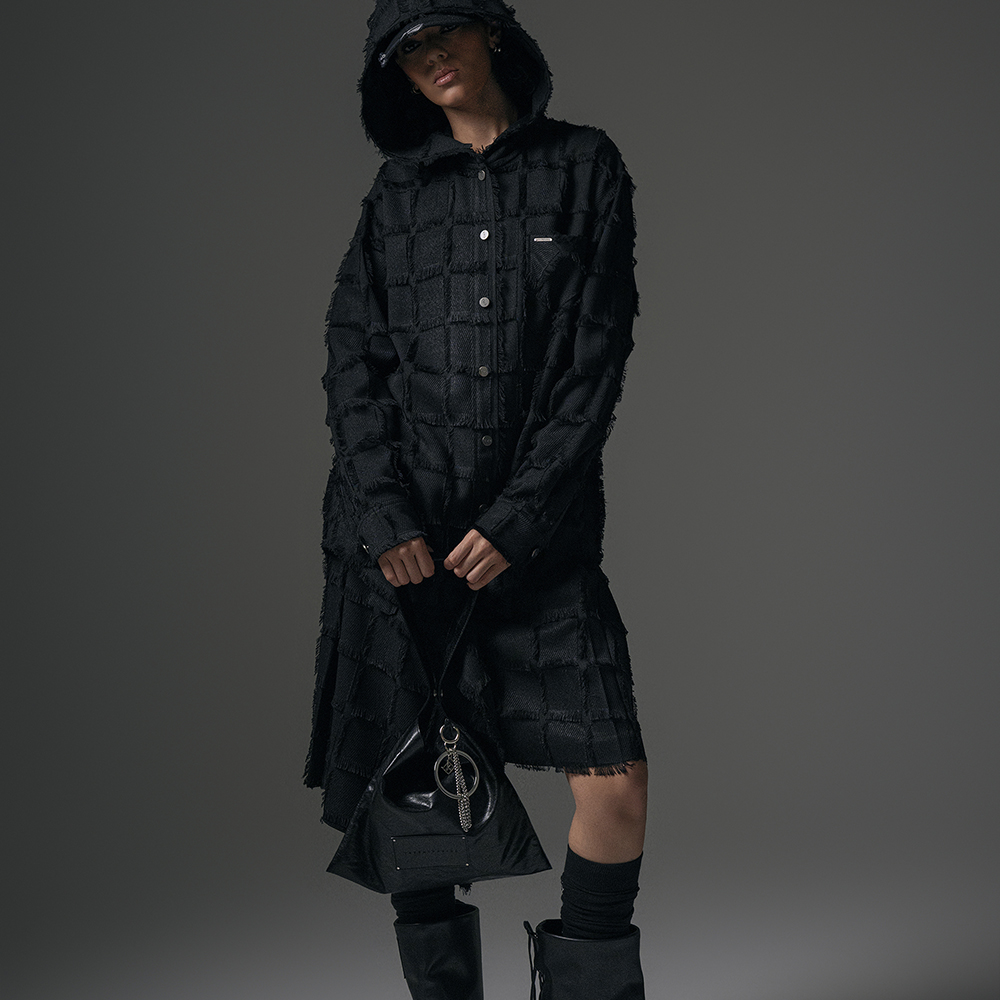 【TREEMINGBIRD】韓国★Rivet Point Leather Square Mini Bag Rivet Point Leather Square Mini Bag [ Black ] - TREEMINGBIRD