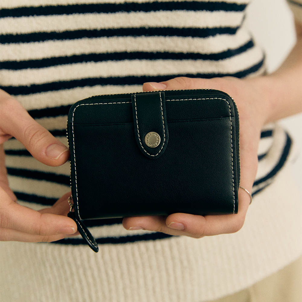 Oval button wallet Wrinkled black - 감도 깊은 취향 셀렉트샵 29CM