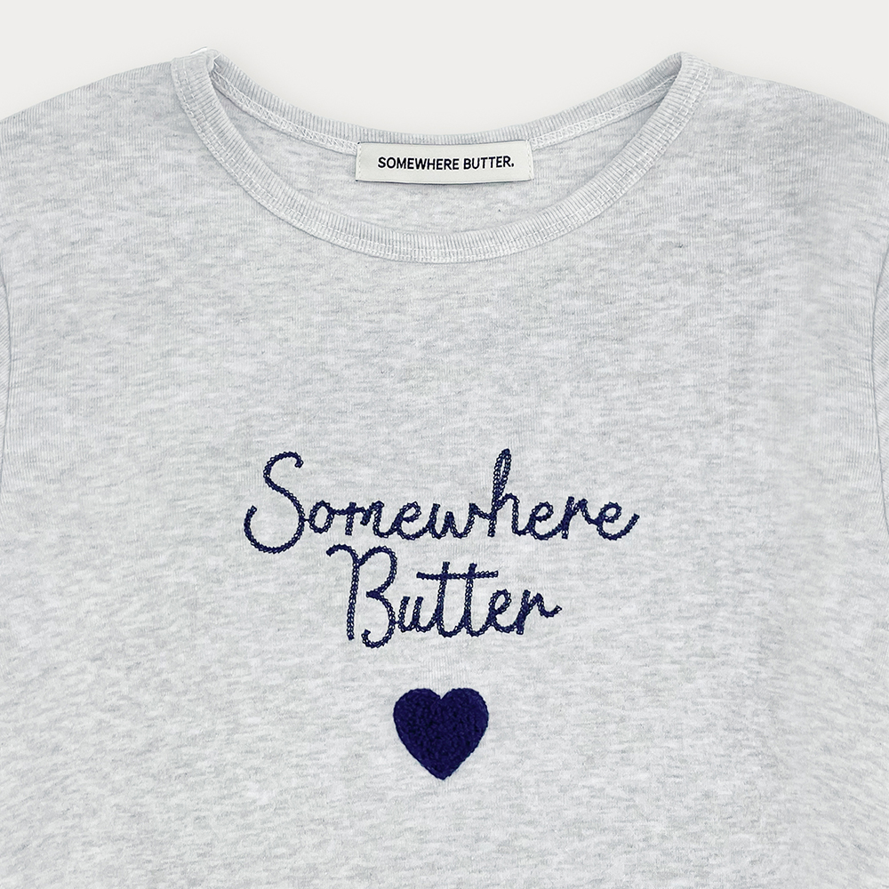 韓国ファッション【SOMEWHERE BUTTER.】Boucle Heart Logo Top Boucle Heart Logo Top - White Melange - 감도 깊은 취향