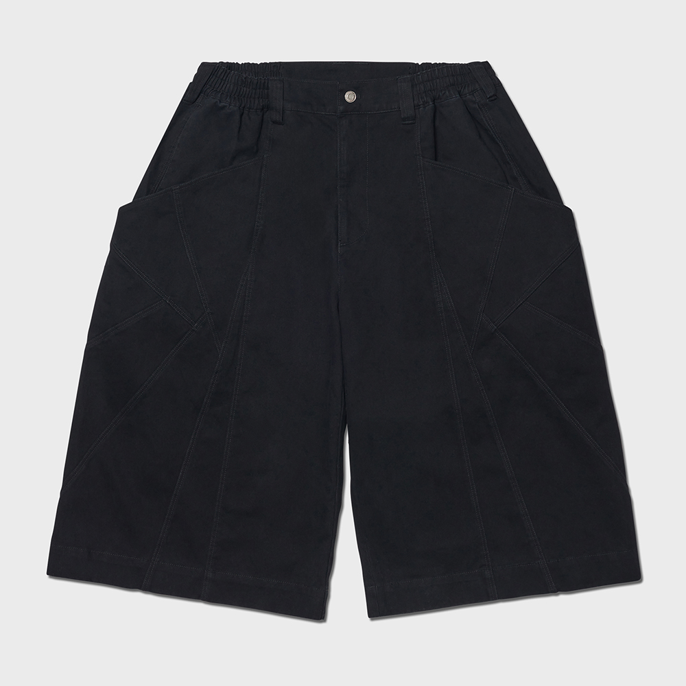 【AAKE】DIAGONAL POCKET BERMUDA PANTS DIAGONAL POCKET BERMUDA PANTS - WASHED BLACK - 감도 깊은