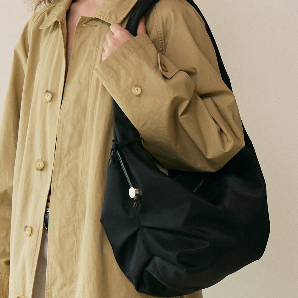 【monde monde】Clock nylon shoulder bag☆韓国 人気☆バッグ Clock nylon shoulder bag Black - 감도 깊은 취향 셀렉트샵 29CM