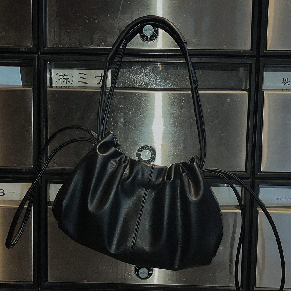 【FLOWOOM】Satin Rosette Scrunchie Bag★韓国商品 Satin Rosette Scrunchie Bag - 감도 깊은 취향 셀렉트샵 29CM