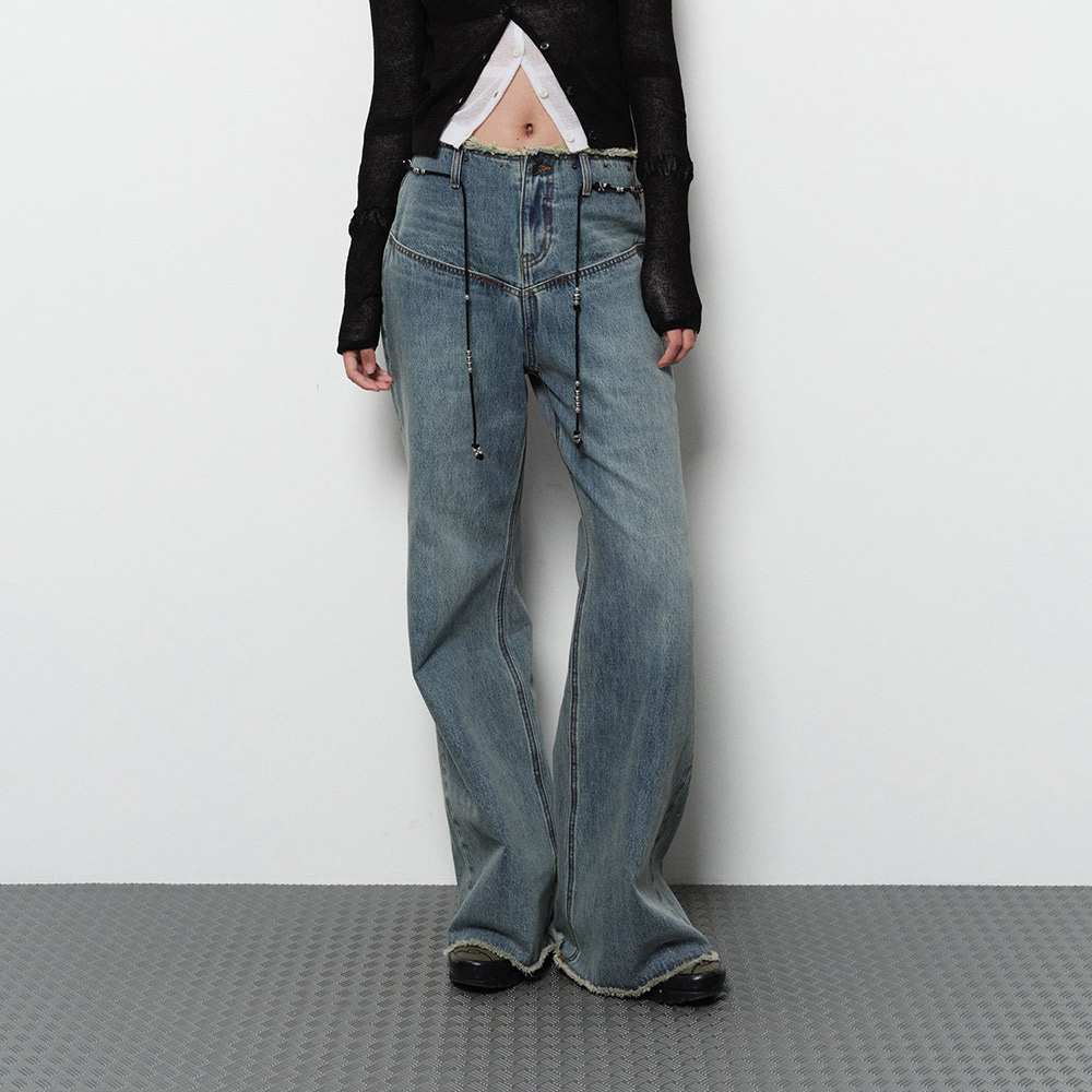 韓国商品/POLYSOOEM WASHED STUDDED FLOWER FLARED JEANS WASHED STUDDED FLOWER FLARED JEANS, LIGHT BLUE - polysooem