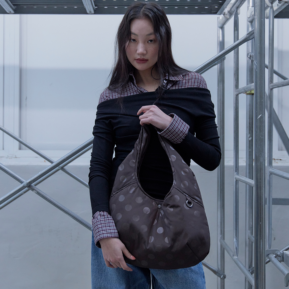 dot pebble bag (BK) - 감도 깊은 취향 셀렉트샵 29CM