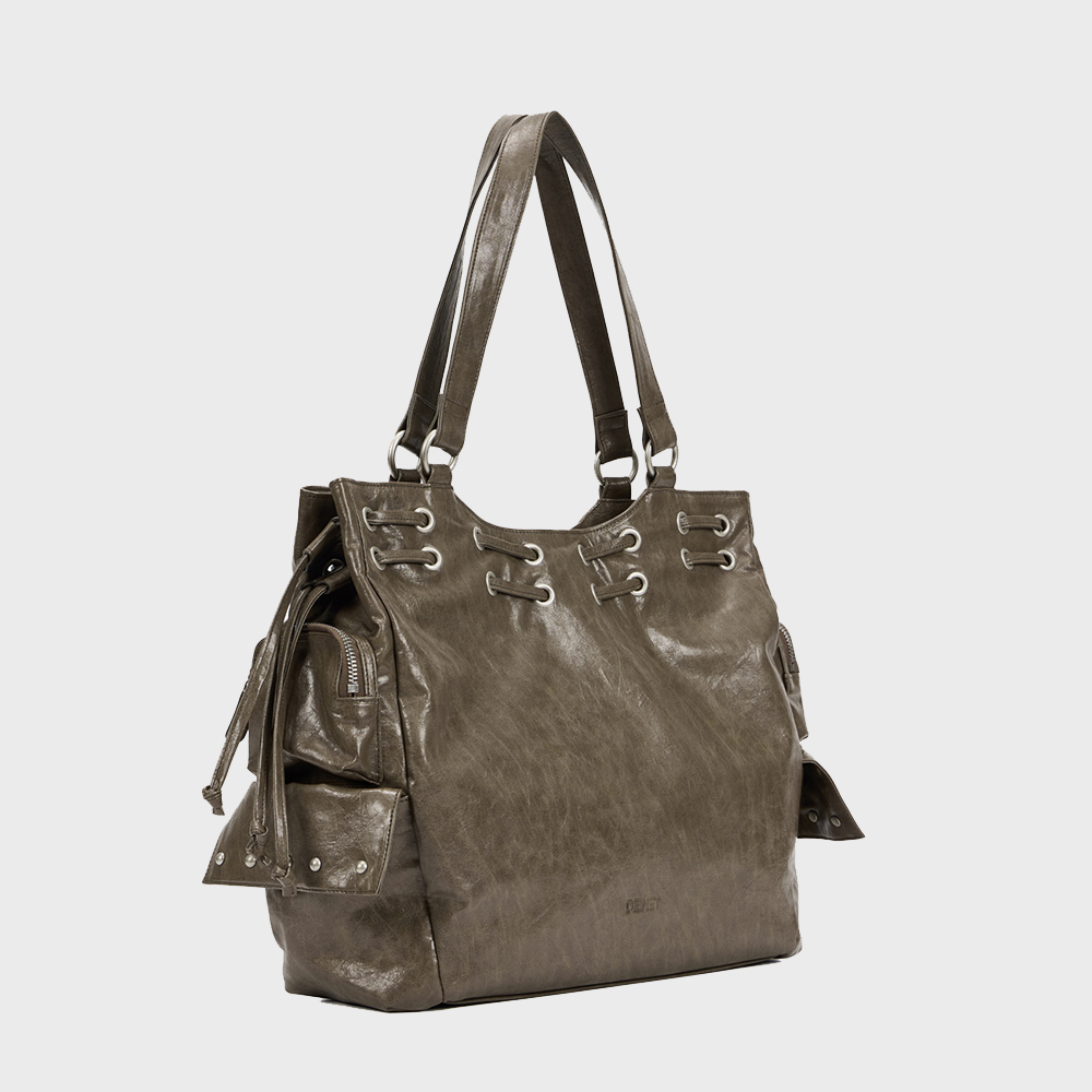 大人気 【DEINET】 NEW STUD STRING BIG BAG ★送料・関税込★ DEINET - Deinet New Stud String Big Bag | HBX - Globally
