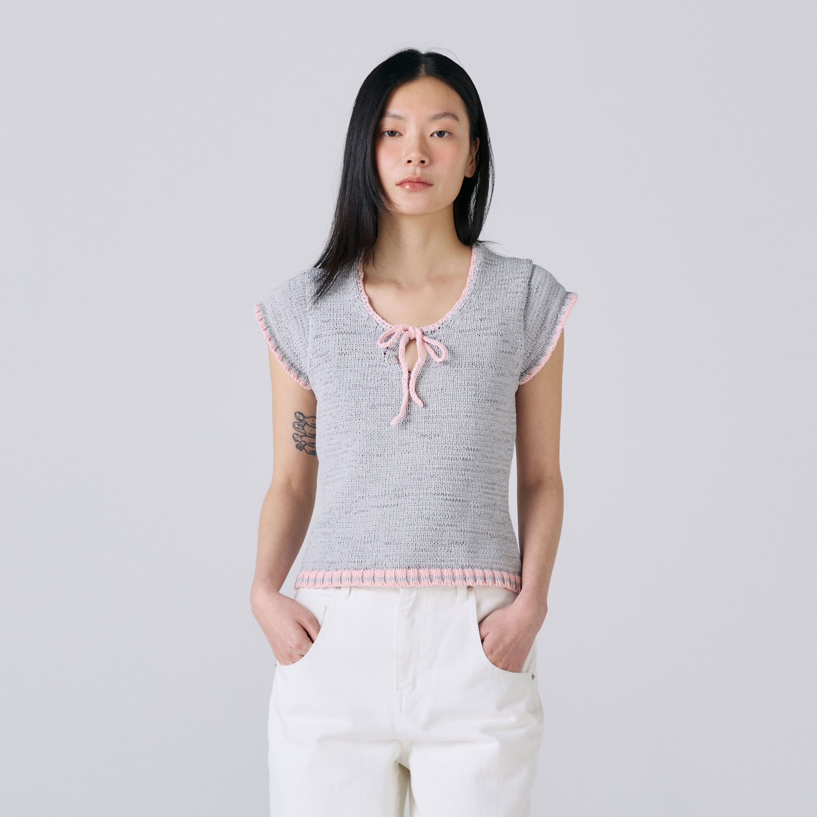 STRING RIBBON LACE V NECK SLIM CROP T SHIRT EYELET BLACK