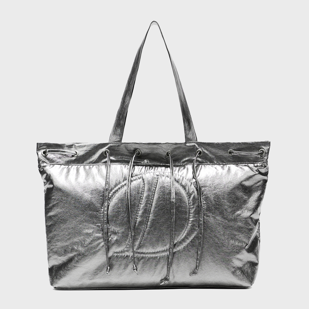 MATIN CRACKED LOGO GLOSSY ECOBAG IN SILVER - 감도 깊은 취향