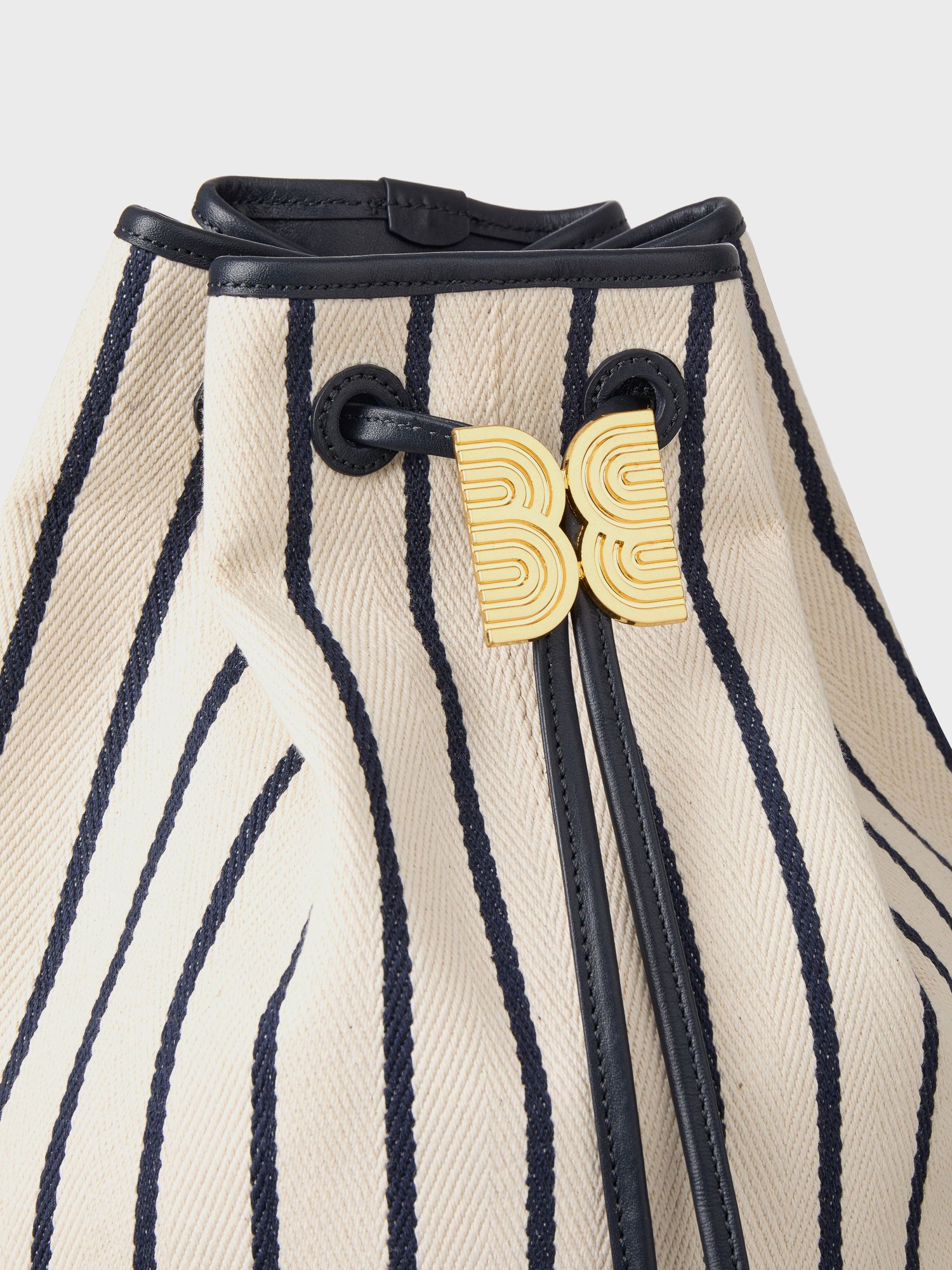 HOLLY Stripe Drawstring Backpack - Cream - 감도 깊은 취향