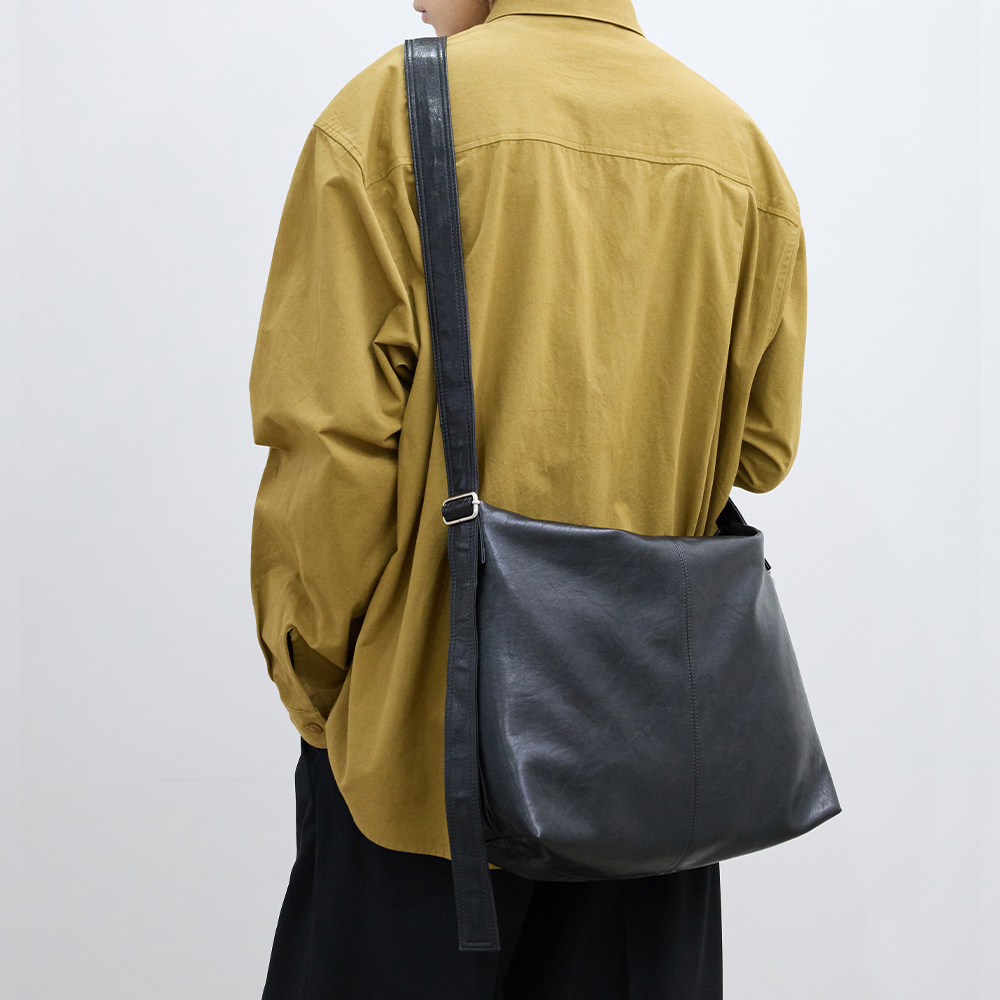 HAH ARCHIVE★BLACK NYLON I-PAD BAG Nylon iPad Bag (Black)