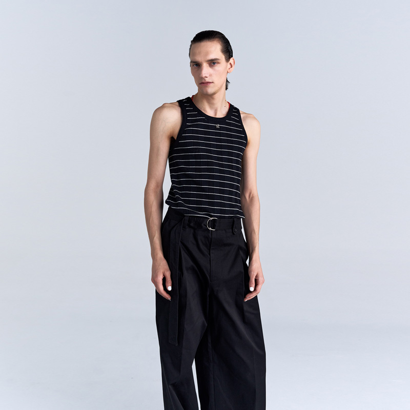 LOGO STRIPED SLEEVELESS TOP - BLACK - 감도 깊은 취향 셀렉트