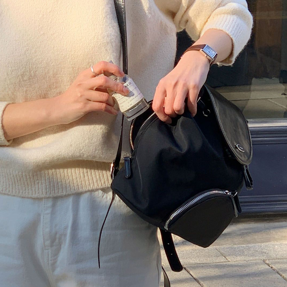 【TOOAMO】Routine half moon backpackバックパック★韓国人気★ TOOAMO 투아모 Routine half moon backpack 루틴 하프문 백팩