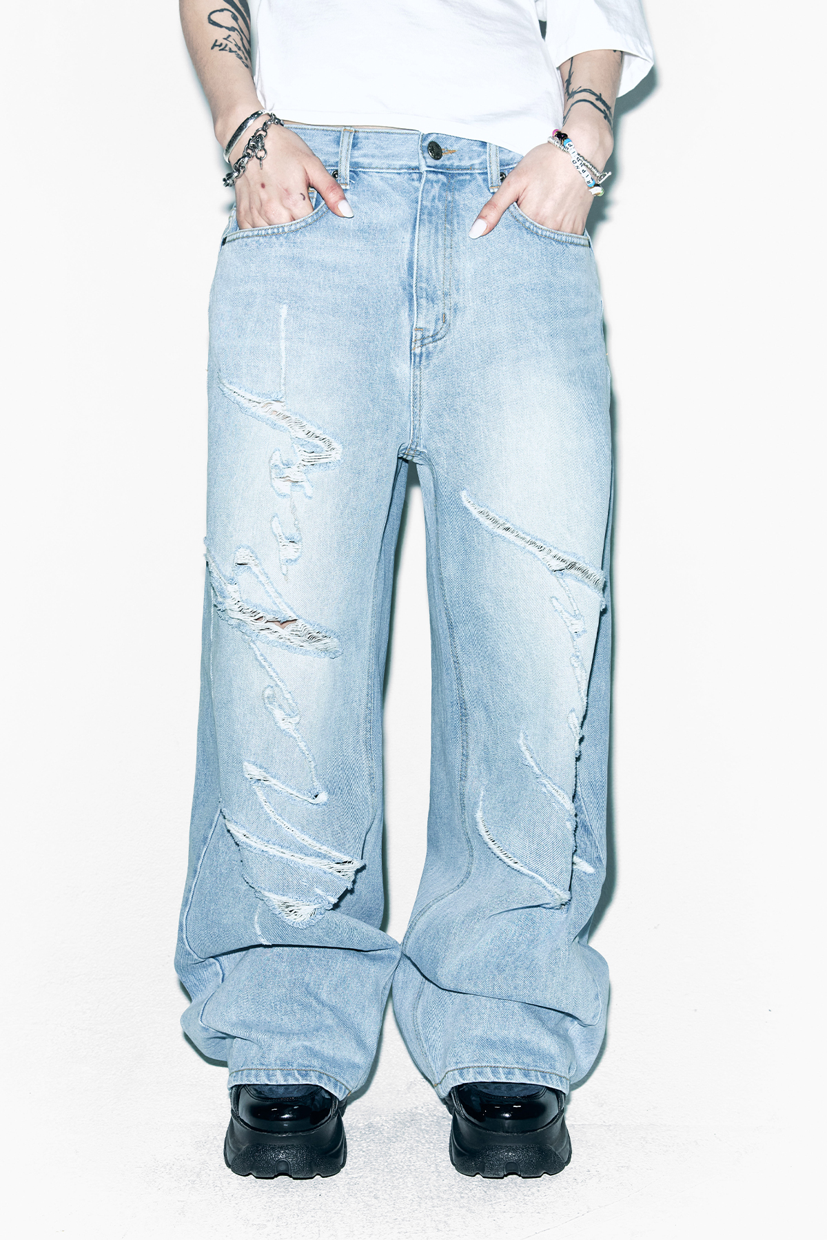 SIGNATURE LOGO DESTROYED DENIM LIGHT BLUE - 감도 깊은 취향